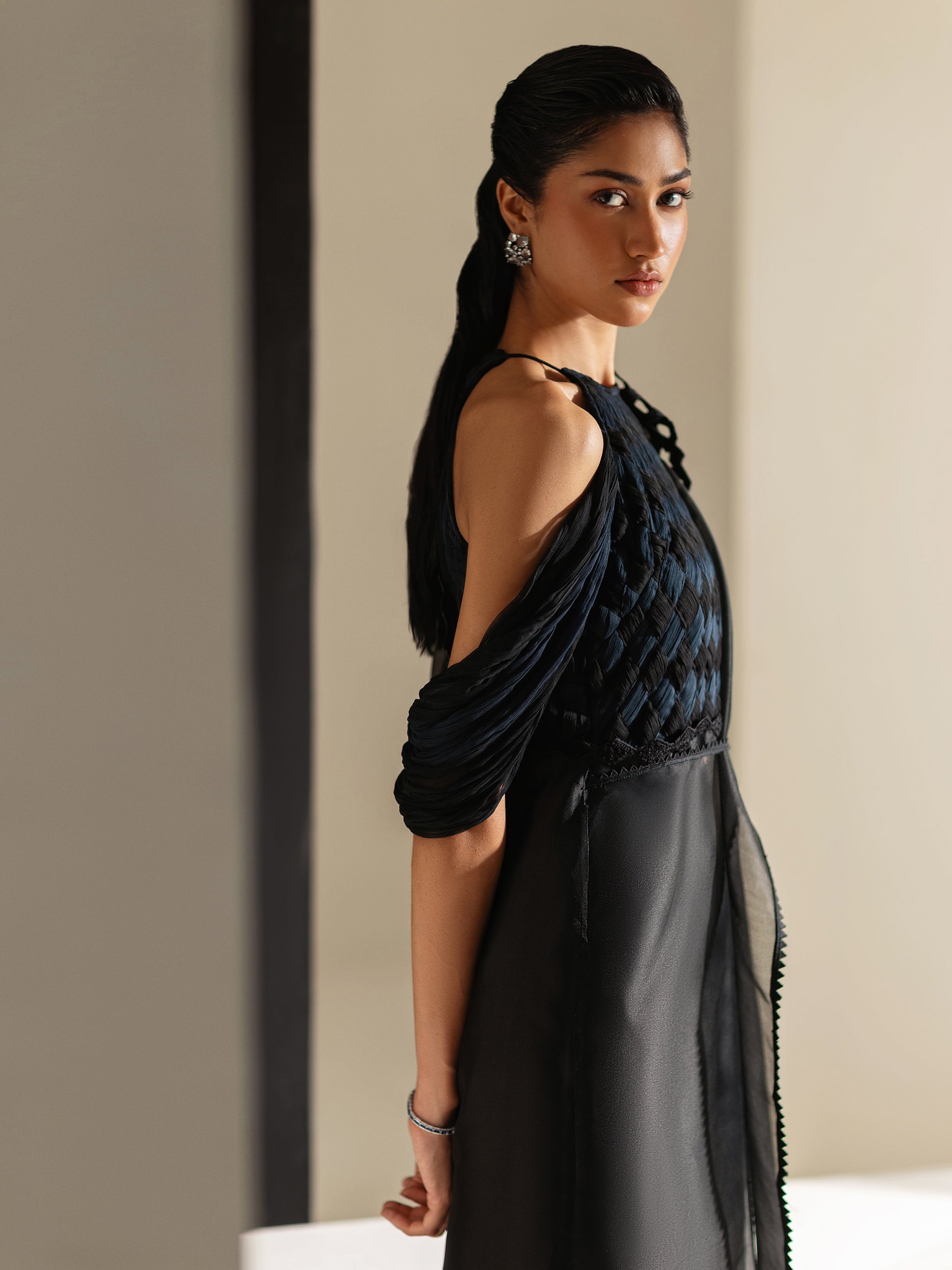 https://cdn.shopify.com/s/files/1/0768/4872/6205/files/Weaved-Black-5.jpg?v=1777670177