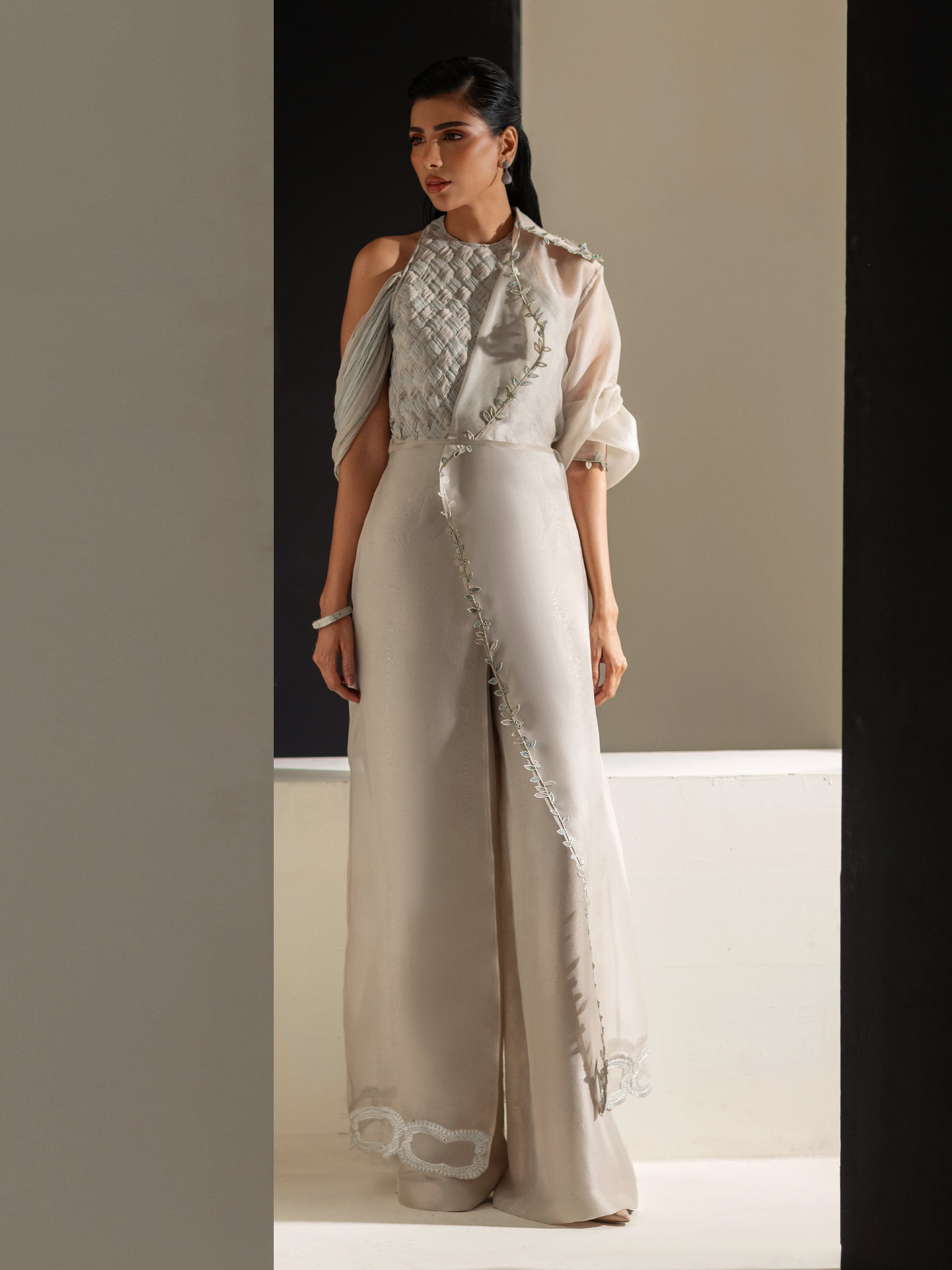 https://cdn.shopify.com/s/files/1/0768/4872/6205/files/Weaved-Grey-2.jpg?v=1777670363