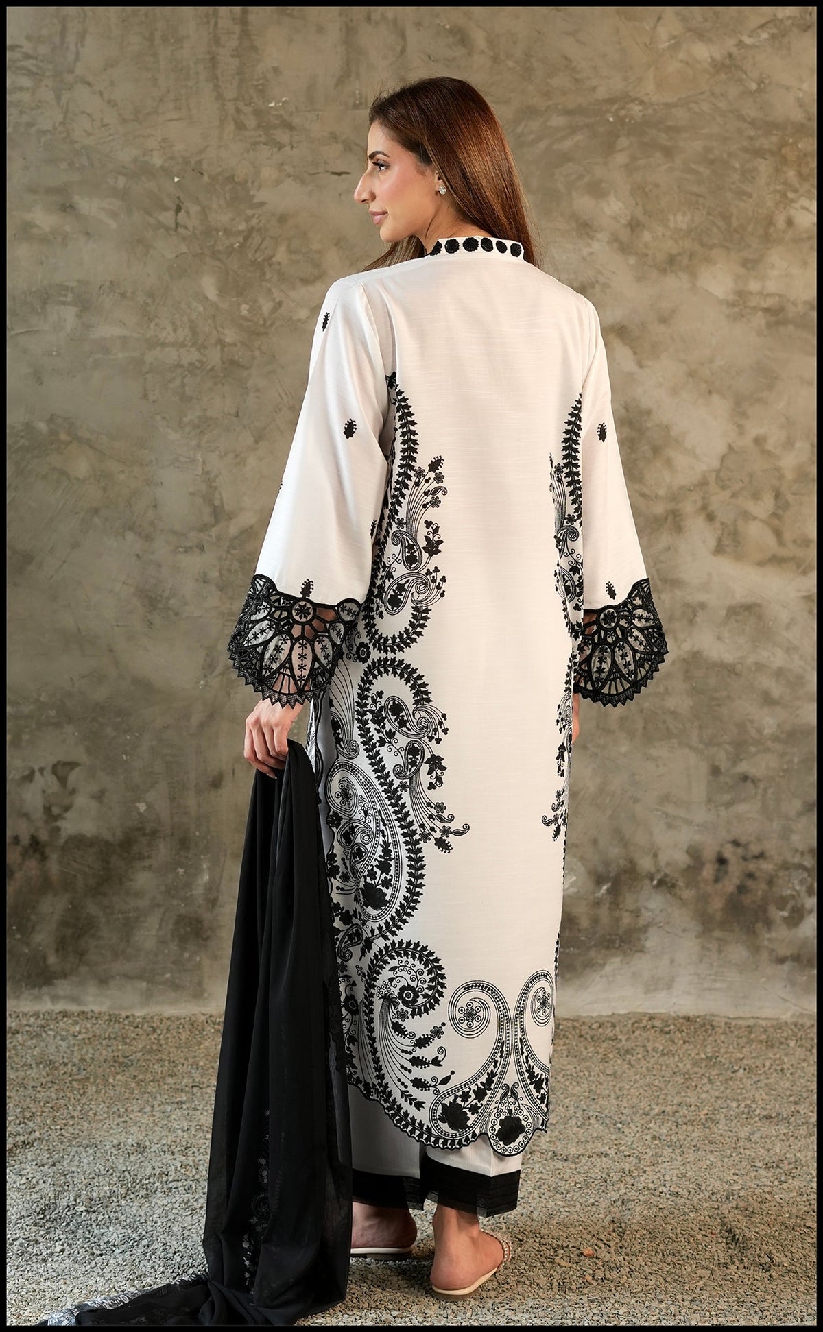 Paisley Poise