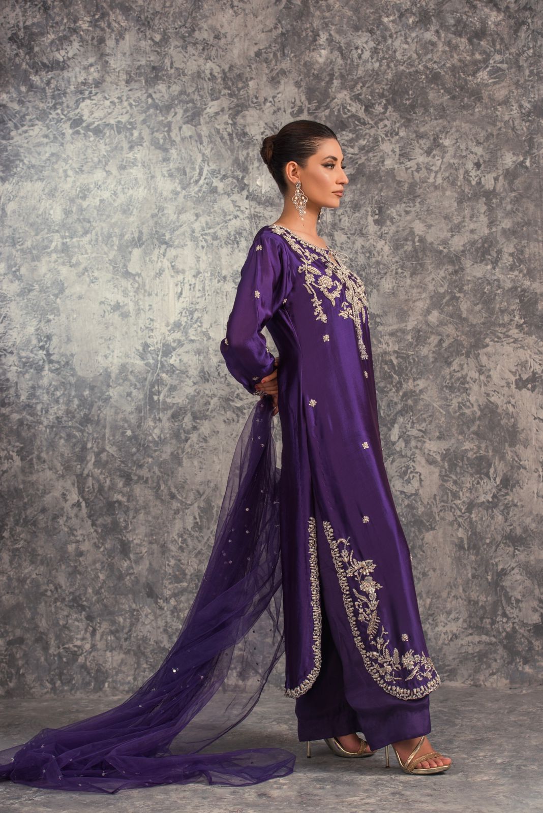 Sehrish Nadeem – Amira Style