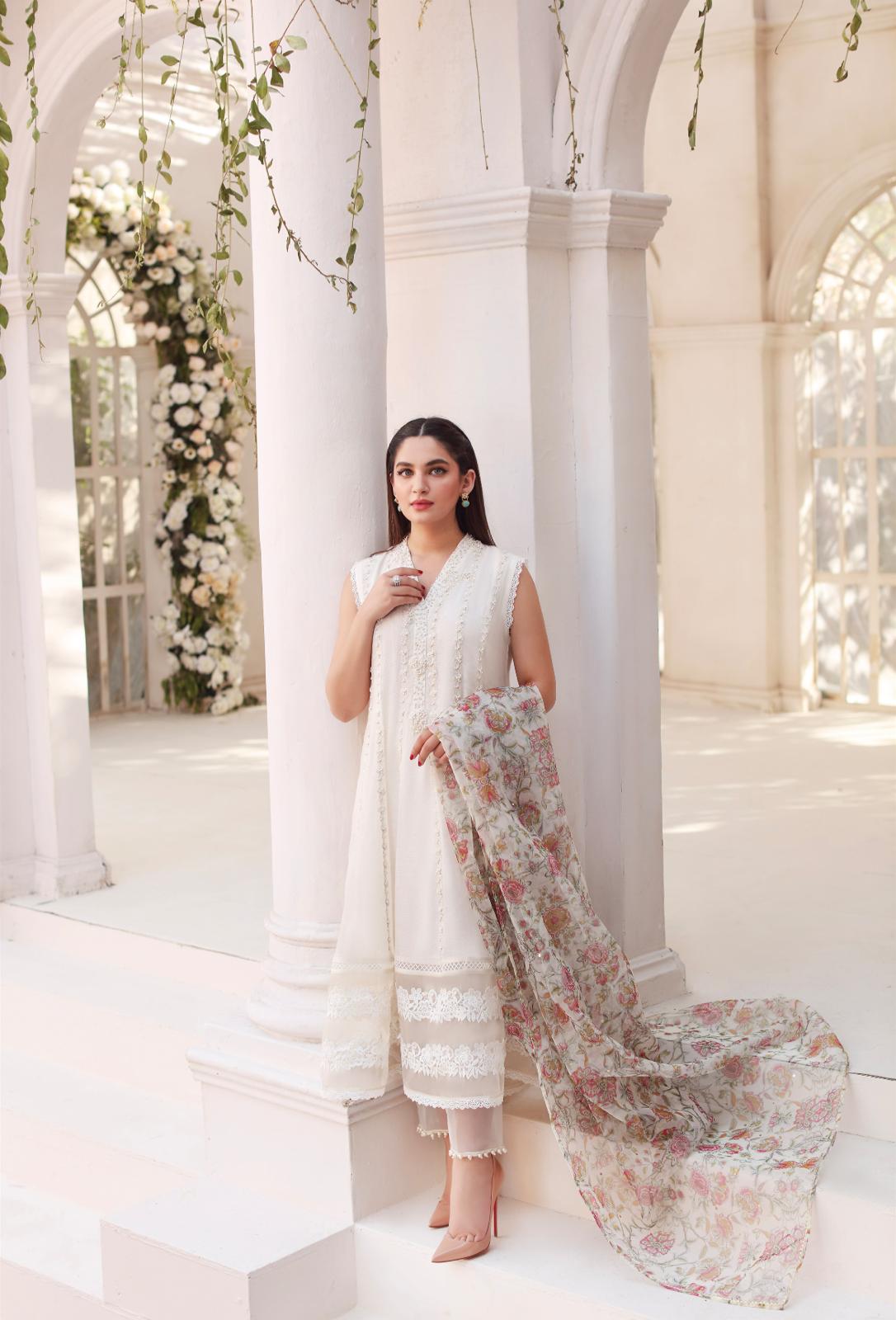 Dreamy Ivory