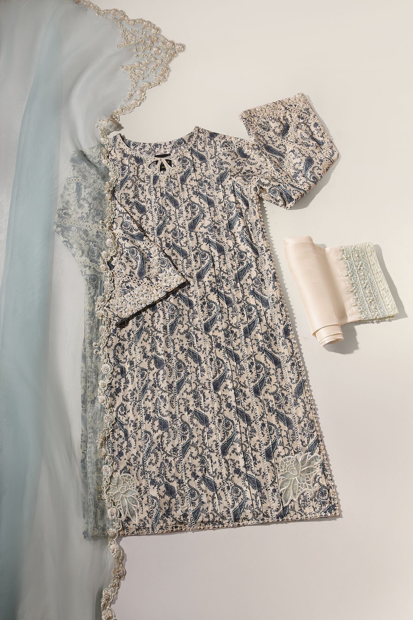 Paisley Amore