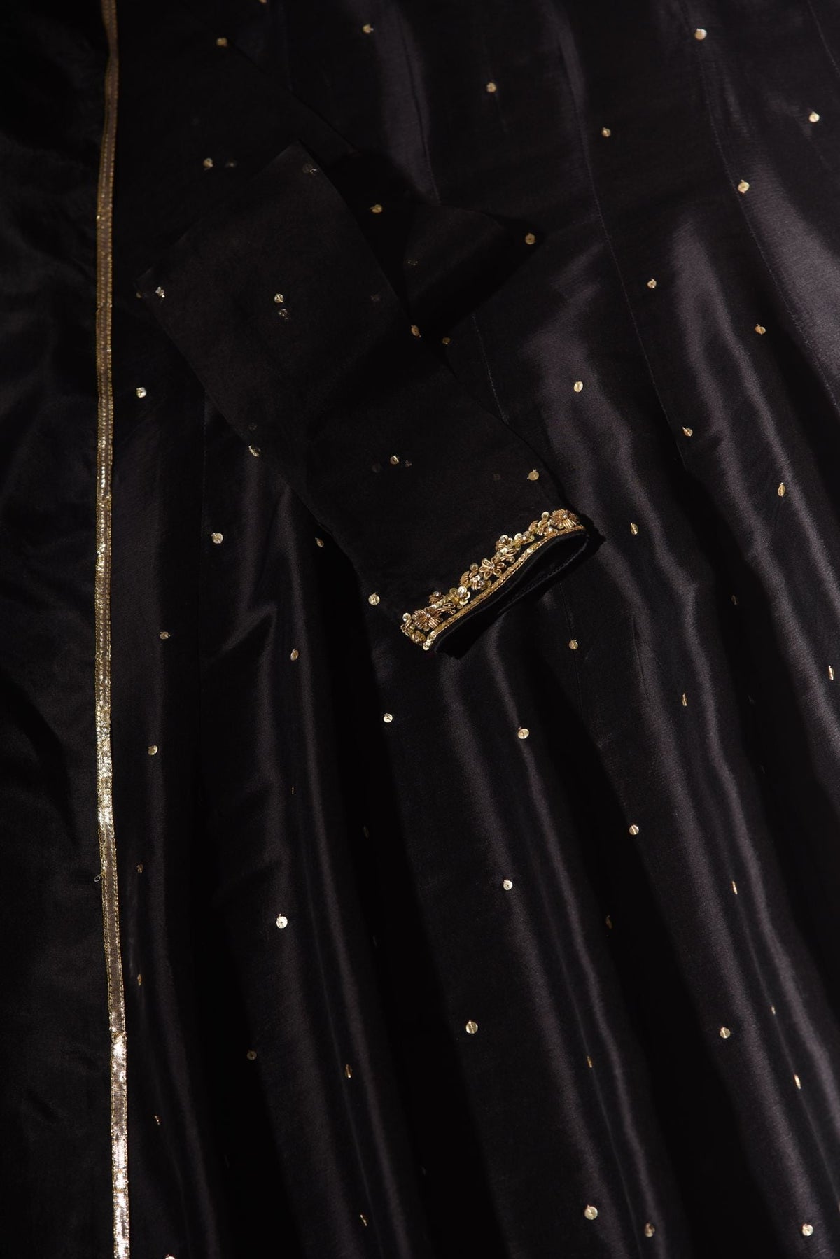 KUSHAAL Embroidered Border