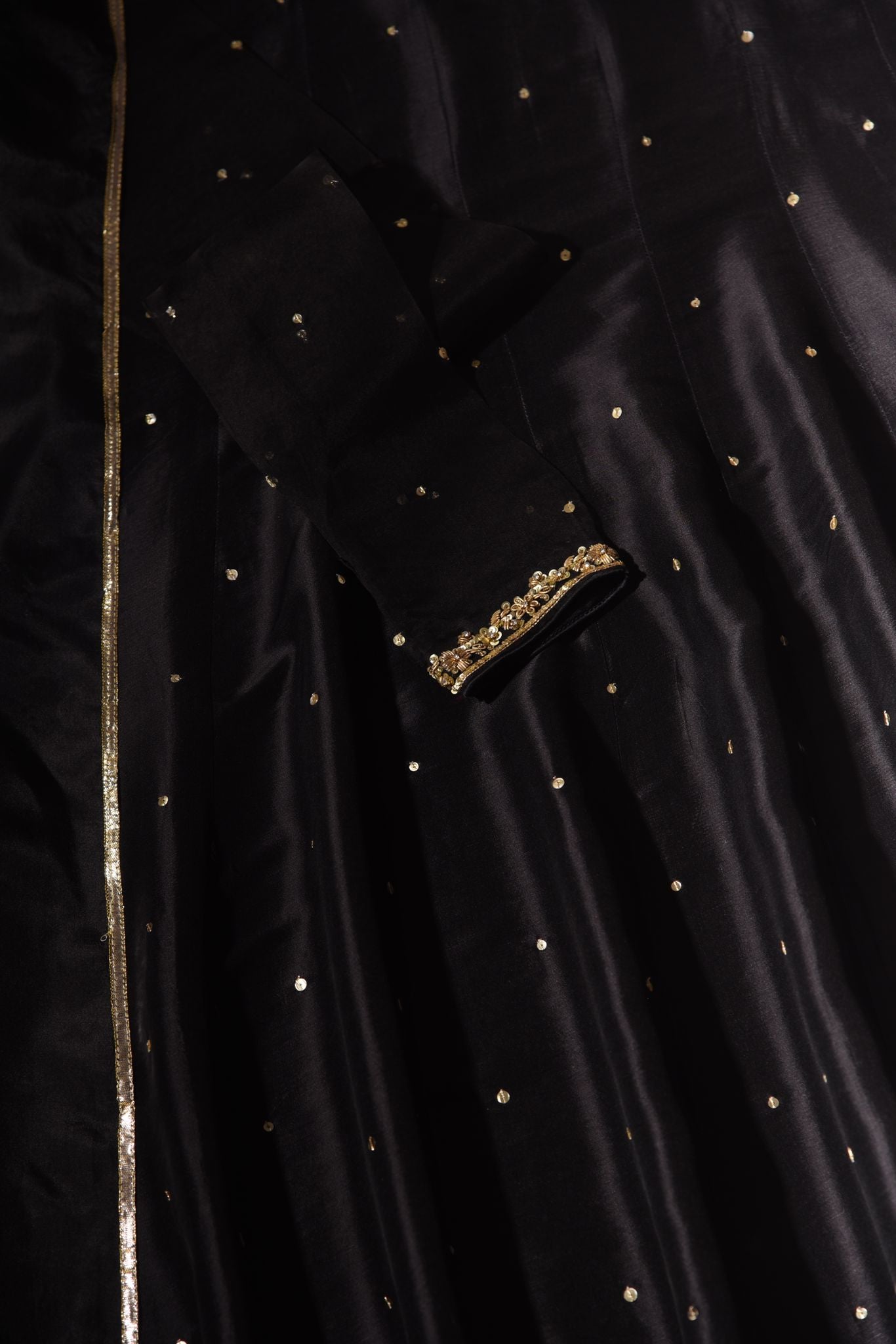 KUSHAAL Embroidered Border
