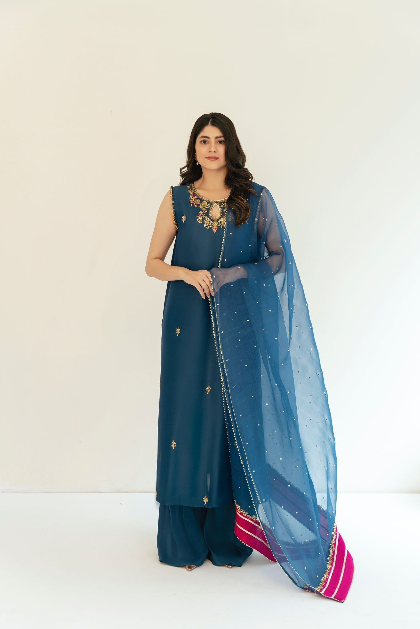 Niru Teal Blue