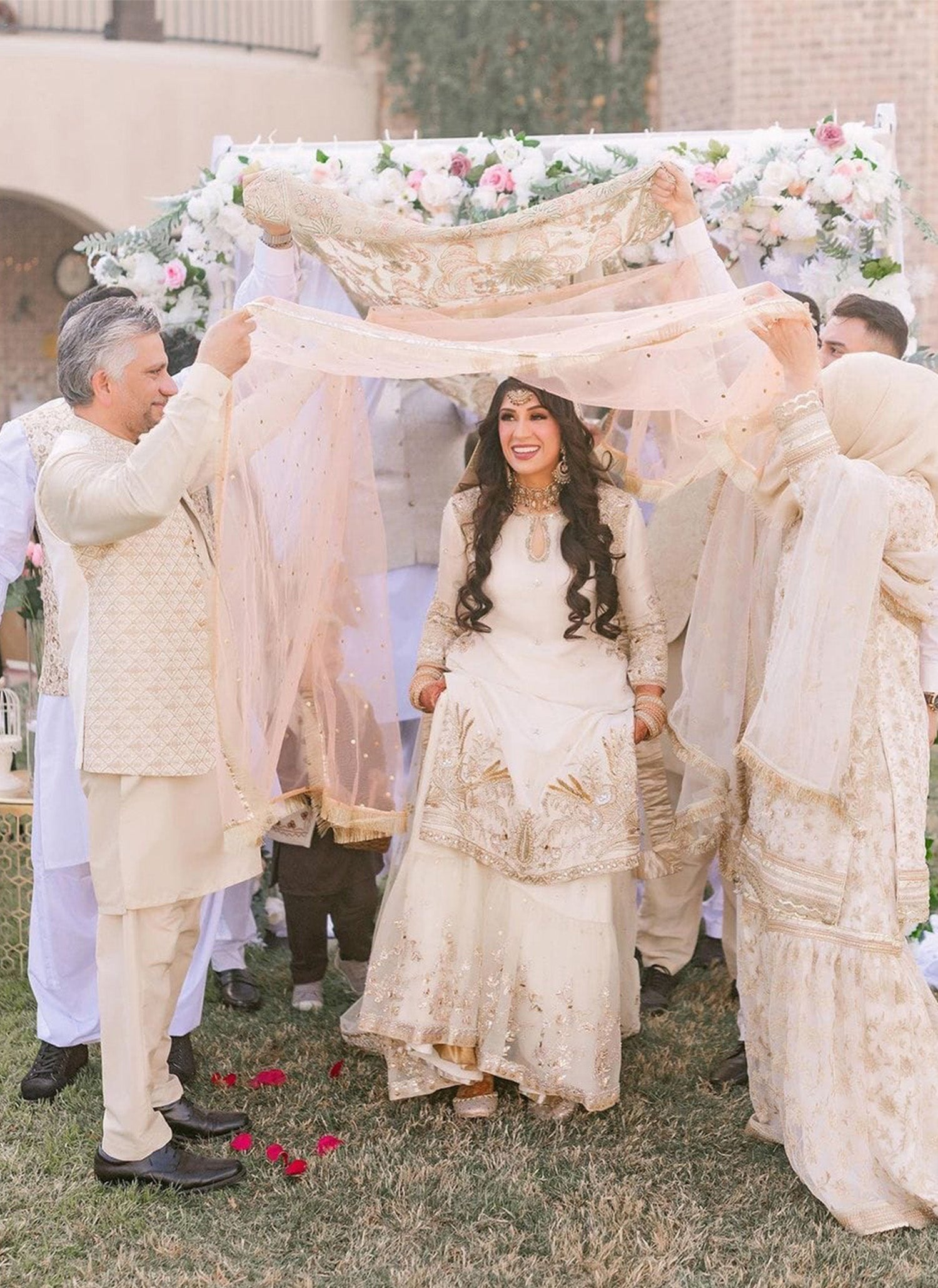 sadaf-fawad-khan-pool-55089260