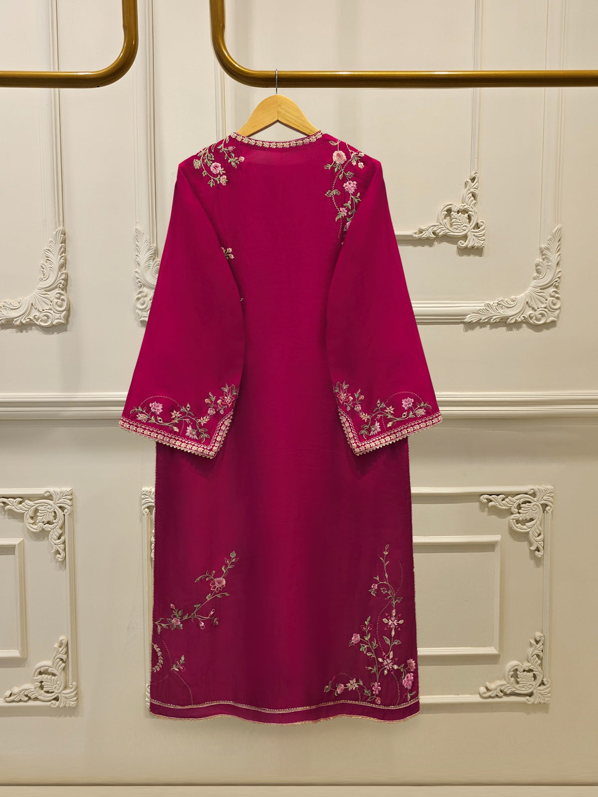3 Piece- Pure Sheesha Silk Embroidered Suit S114551