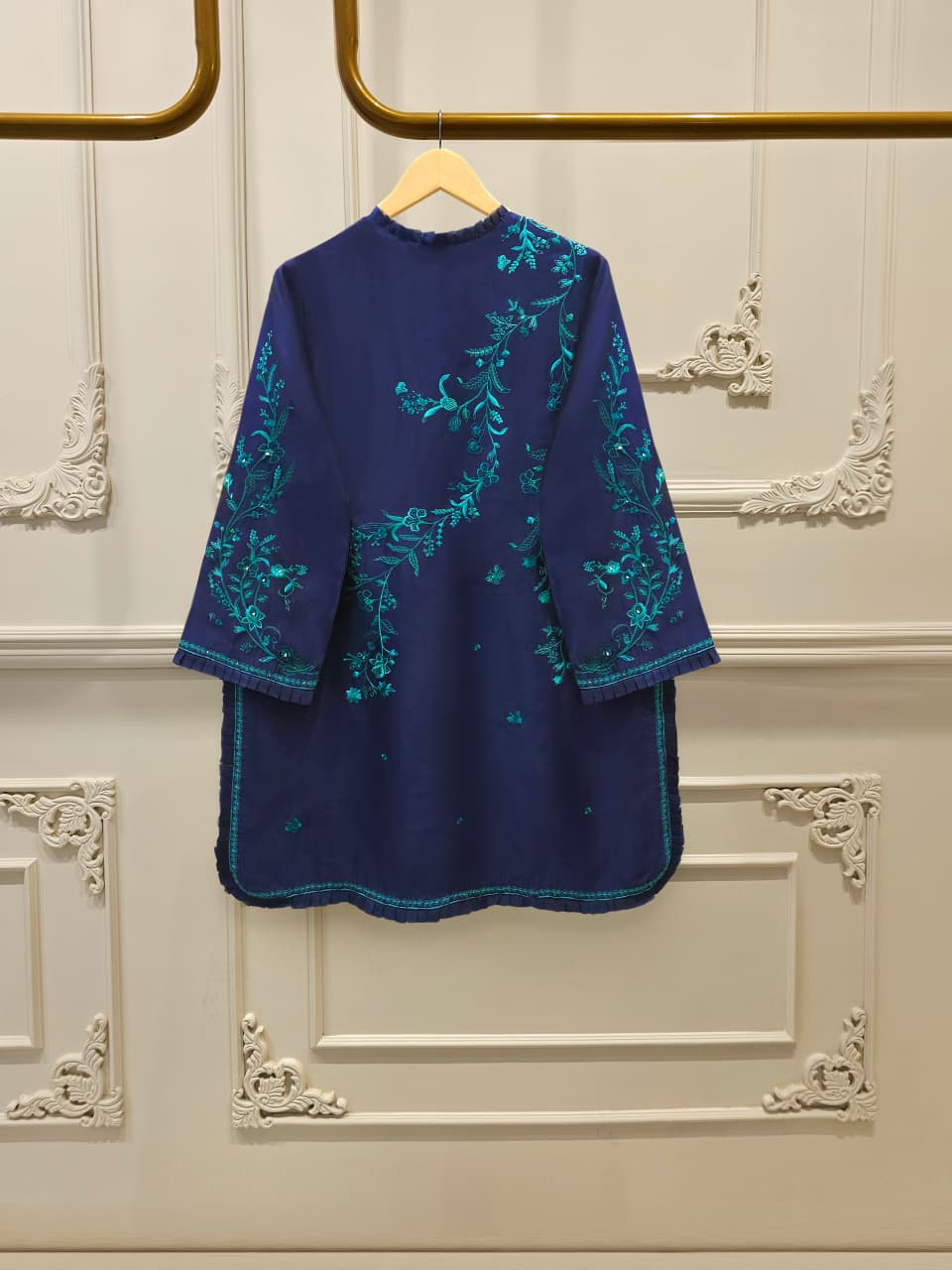 3 Piece- Pure Sheesha Silk Embroidered Suit S115107
