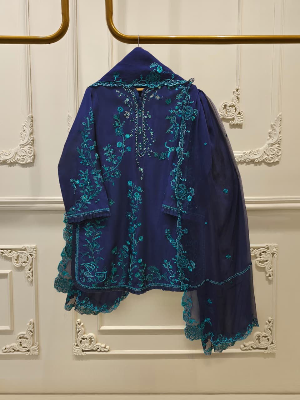 3 Piece- Pure Sheesha Silk Embroidered Suit S115107