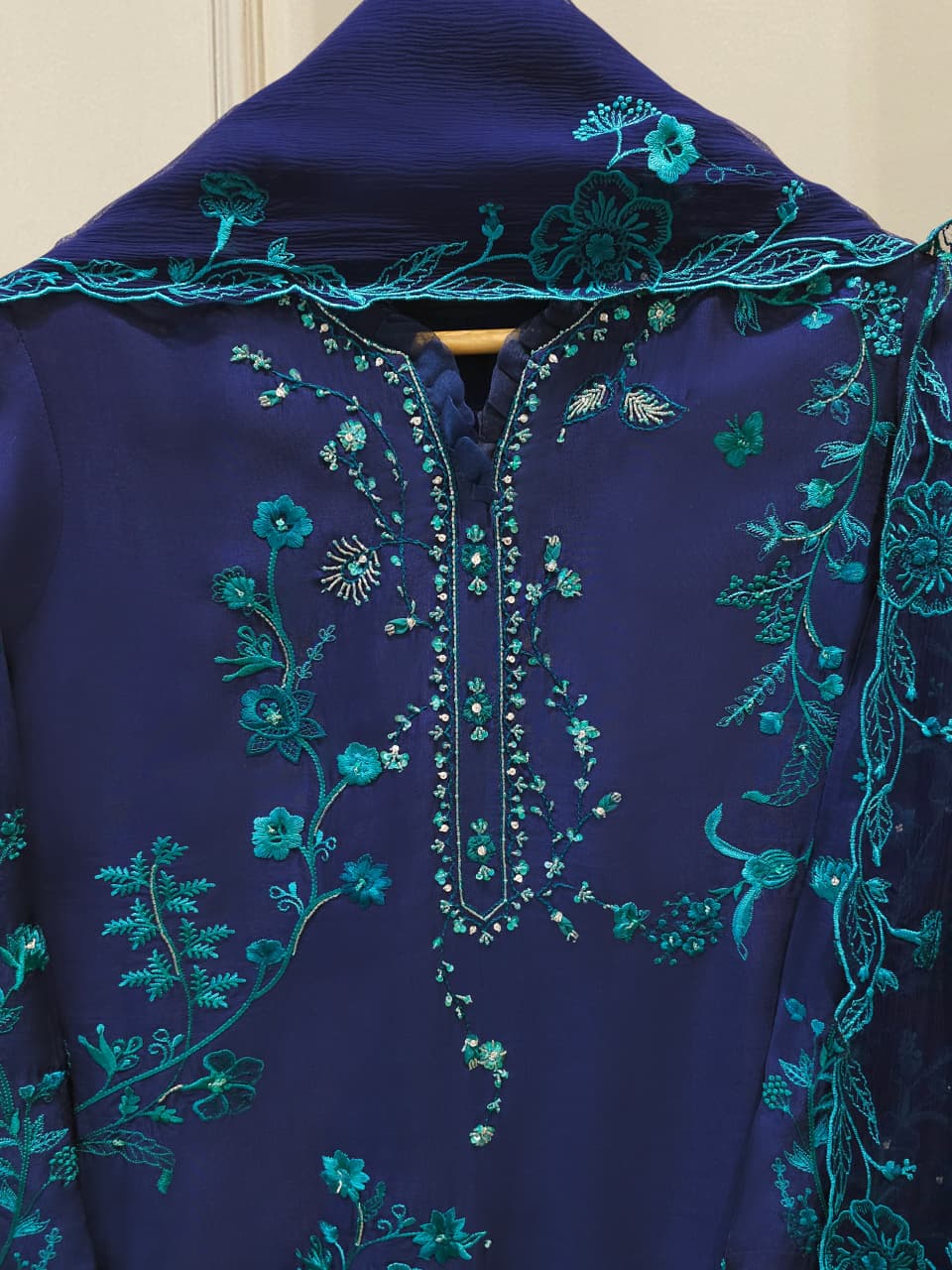 3 Piece- Pure Sheesha Silk Embroidered Suit S115107