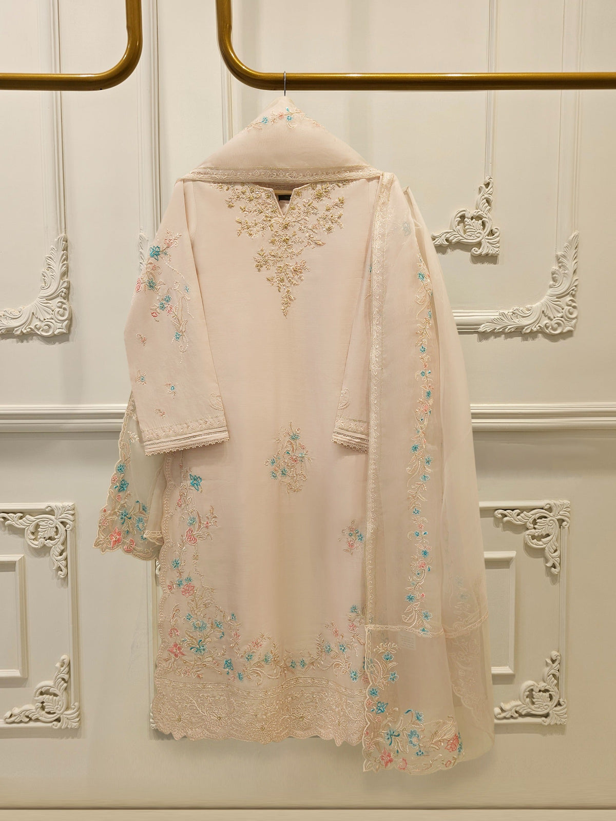 3 Piece - Pure Khaddi Silk Embroidered  Suit S115379