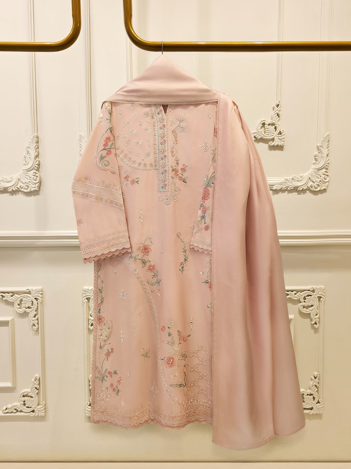 3 Piece - Pure Khaddi Silk Embroidered  Suit S115694