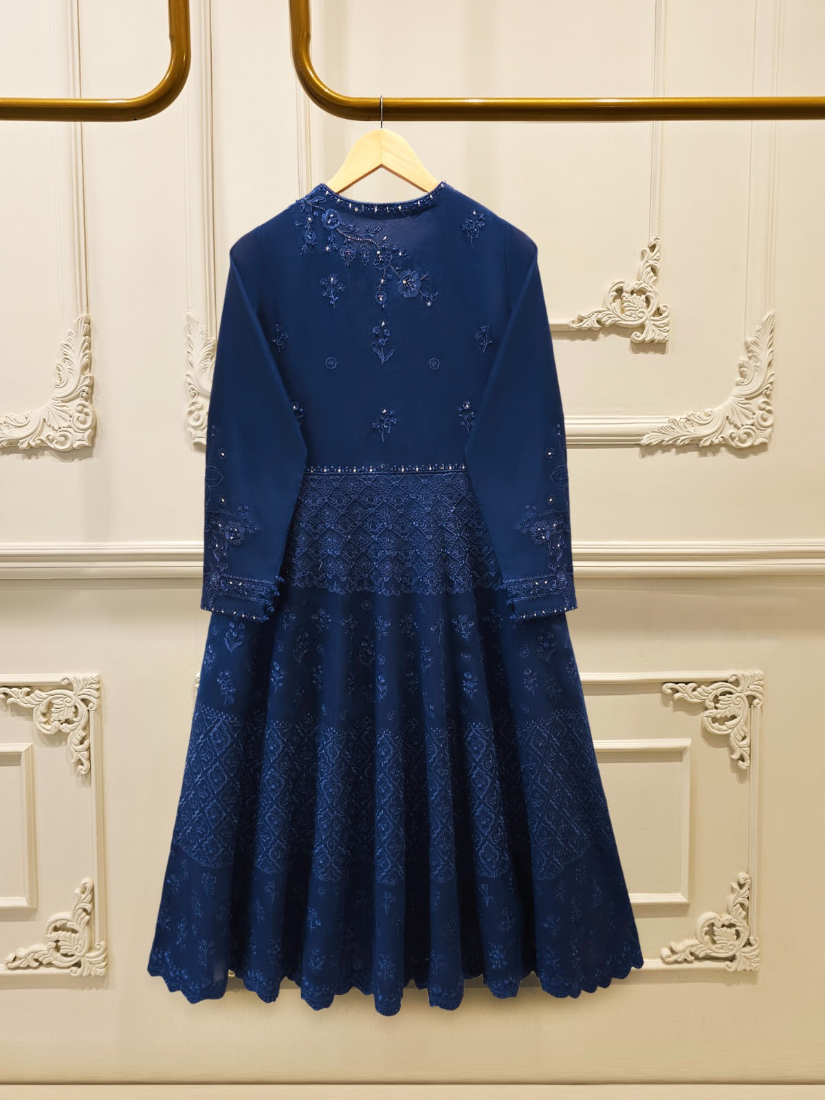 3 Piece - Pure Khaddi Silk Embroidered  Suit S115707