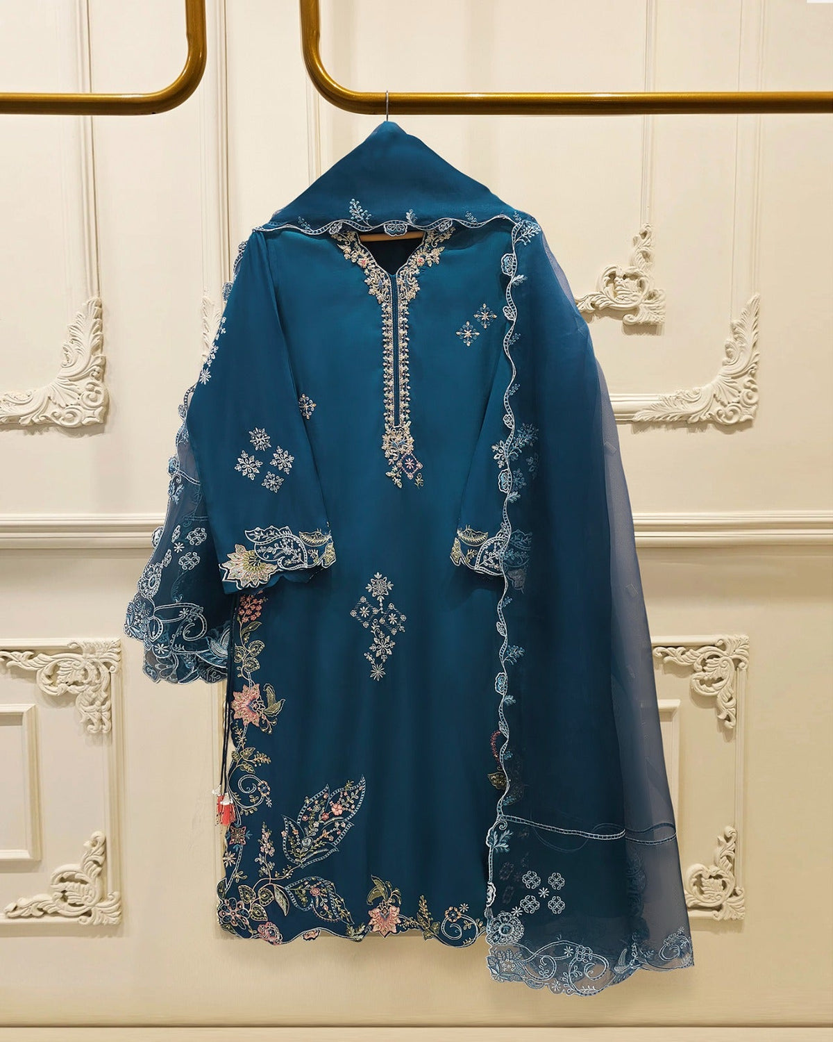 3 Piece - Pure Khaddi Silk Embroidered  Suit S115739