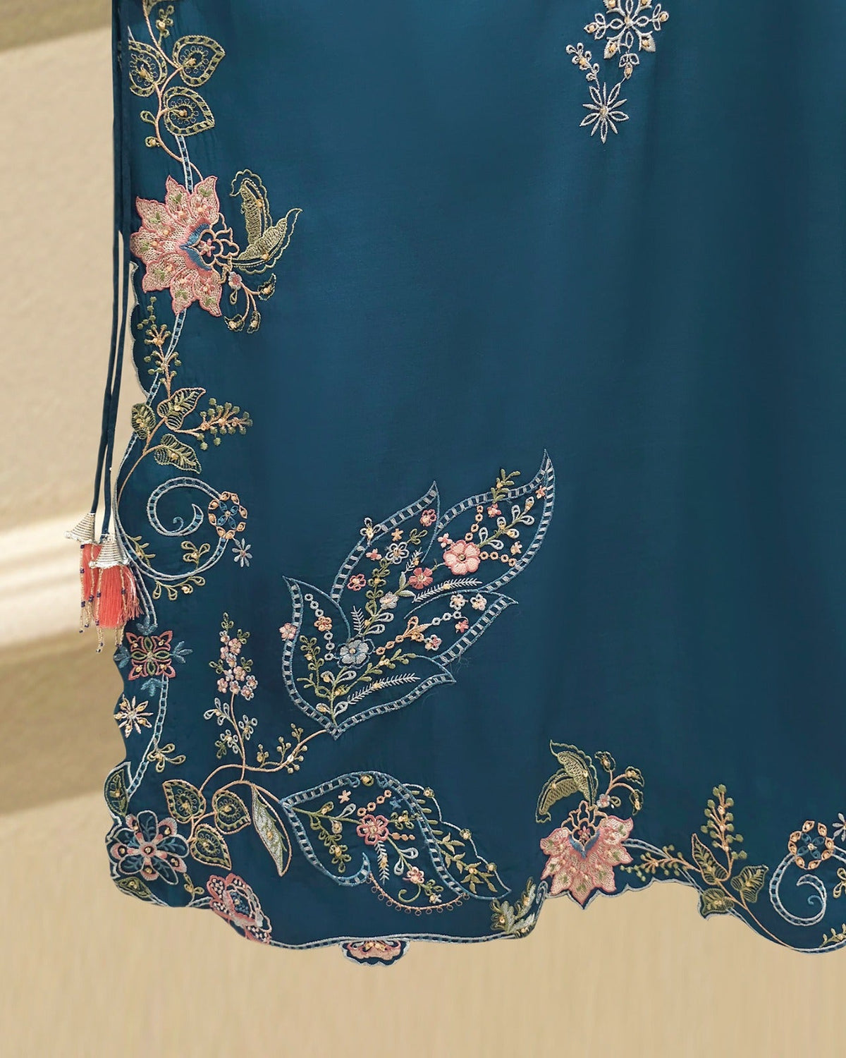 3 Piece - Pure Khaddi Silk Embroidered  Suit S115739