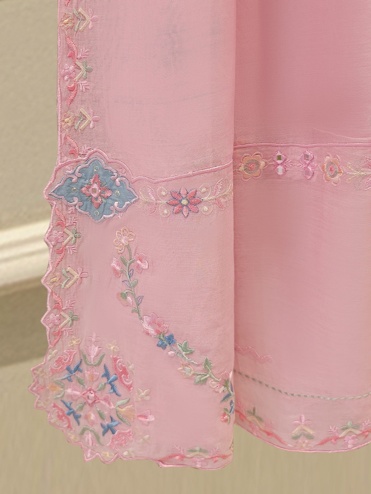 3 Piece - Embroidered Lawn Suit S112046