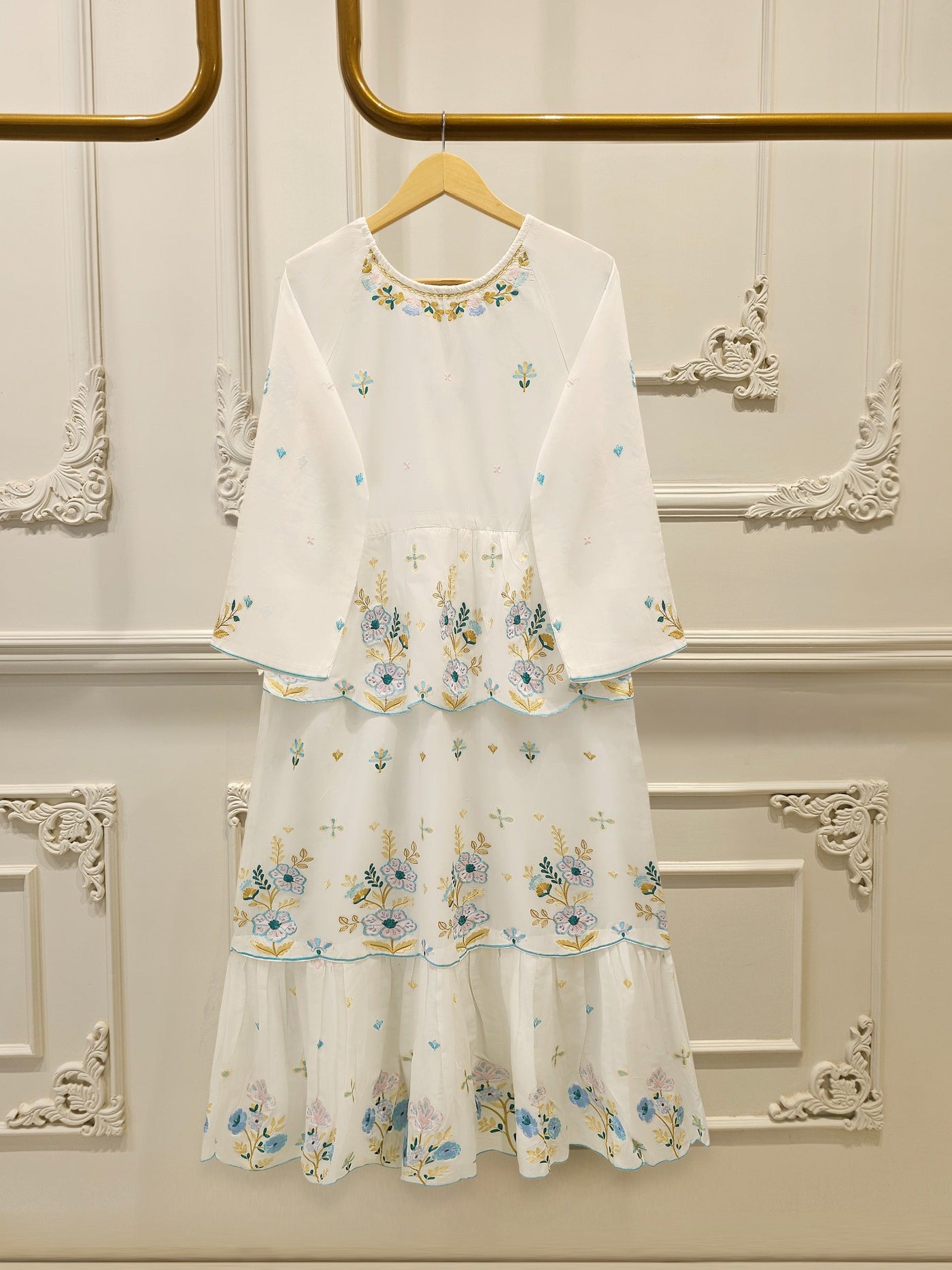 Embroidered Cambric Shirt Ws00208