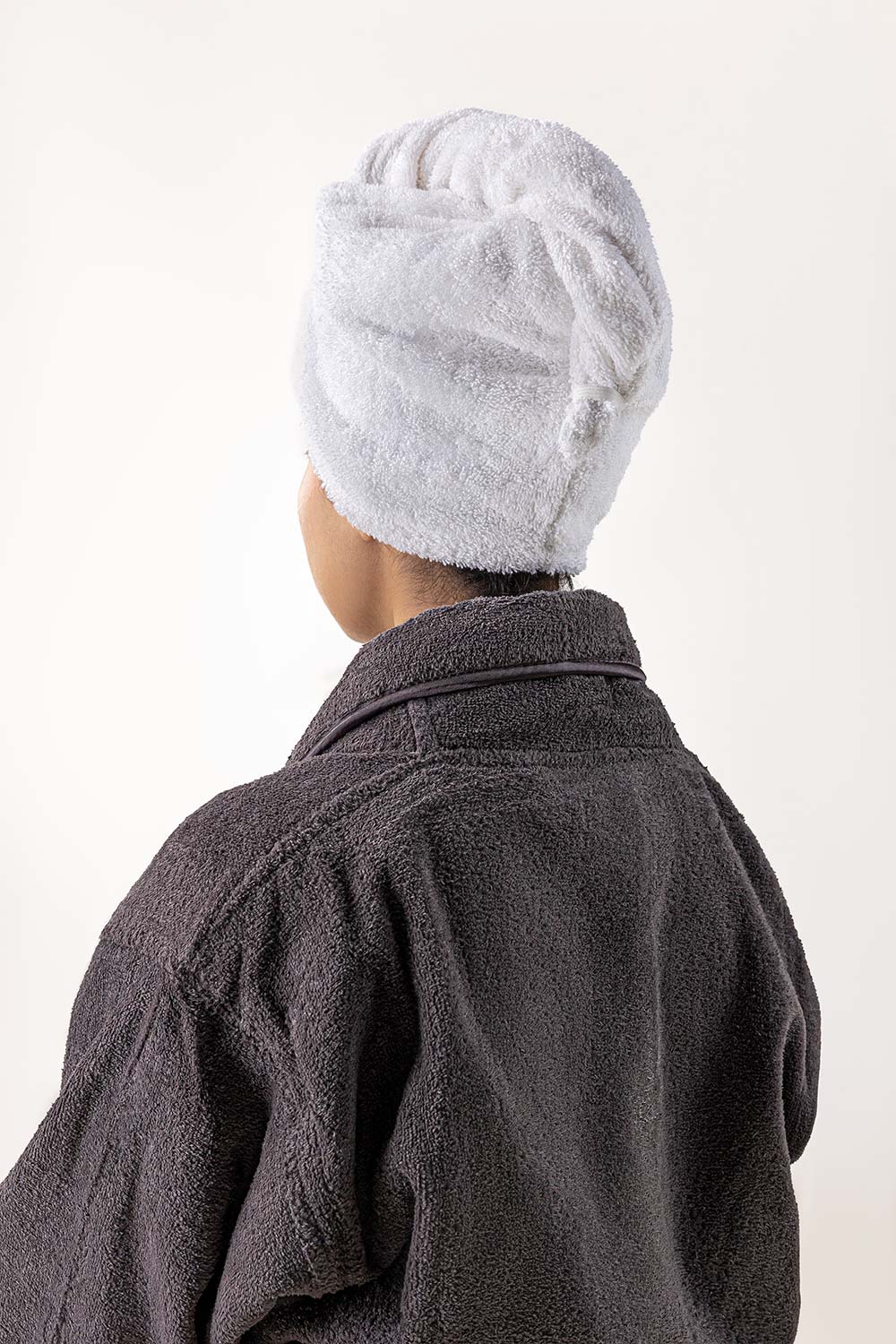 https://cdn.shopify.com/s/files/1/0706/3253/8159/files/White-terry-turban-gulahmed-front.jpg_4.jpg?v=1764415856