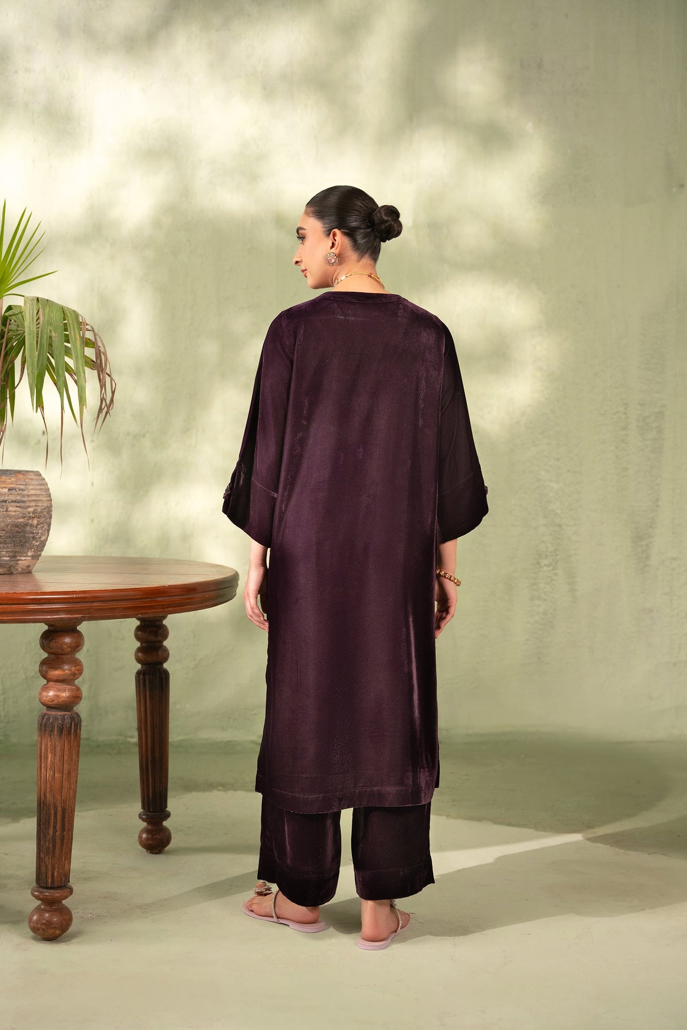 https://cdn.shopify.com/s/files/1/0663/9616/0233/files/WineGlass_4.jpg?v=1763030642