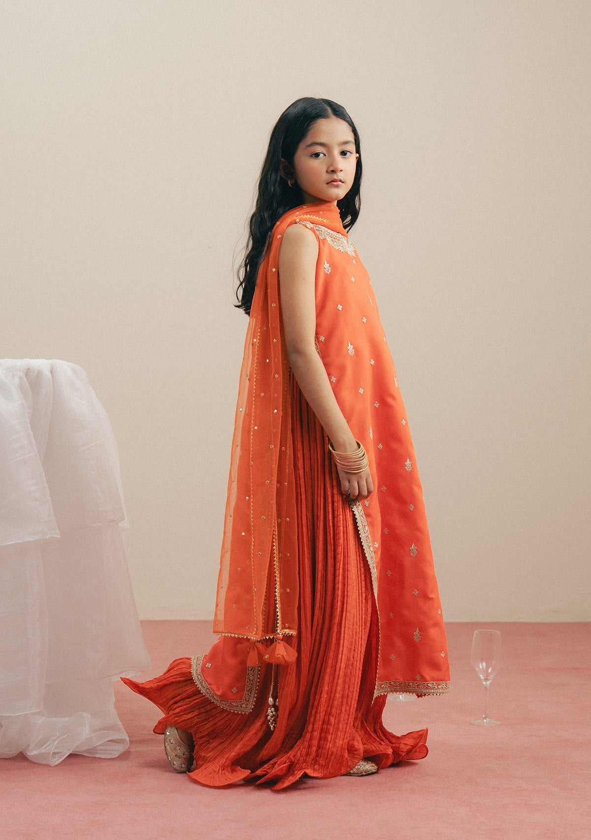 https://cdn.shopify.com/s/files/1/0676/8177/9968/files/ZARA2.jpg?v=1754658098
