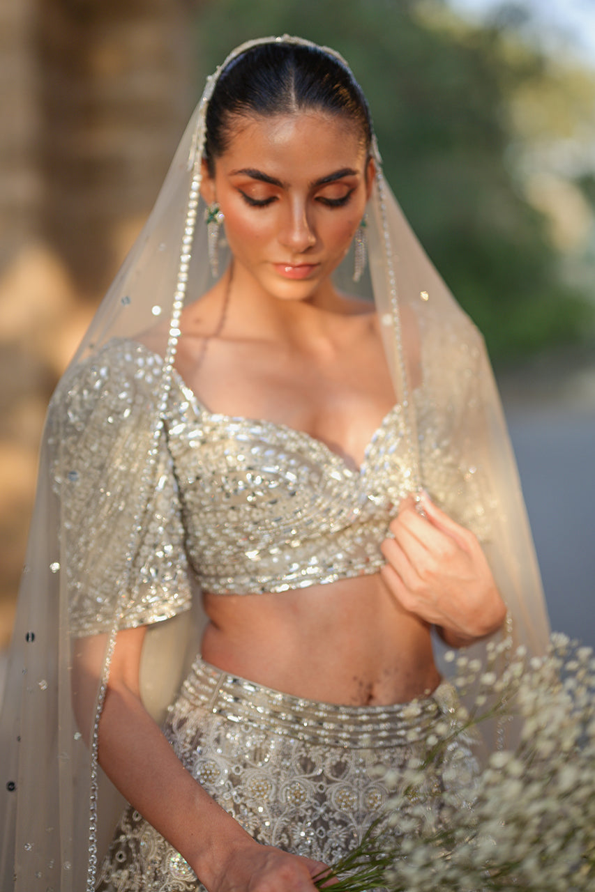 https://cdn.shopify.com/s/files/1/0588/3661/5221/products/ZEXTRAPROPSMEHLUMSMLP-22.jpg?v=1705063696