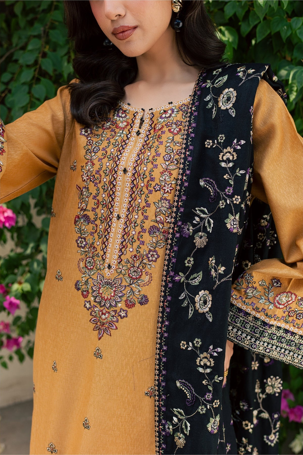 Zaar 3Pc - Embroidered Karandi Pret