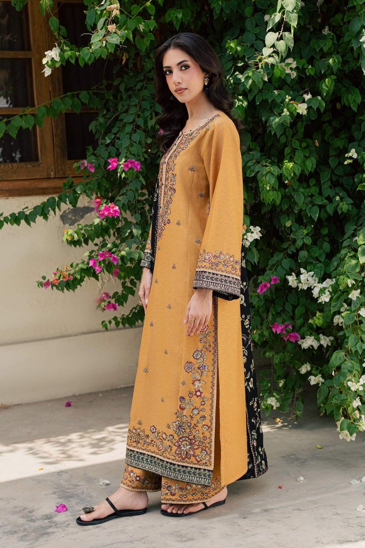 Zaar 3Pc - Embroidered Karandi Pret