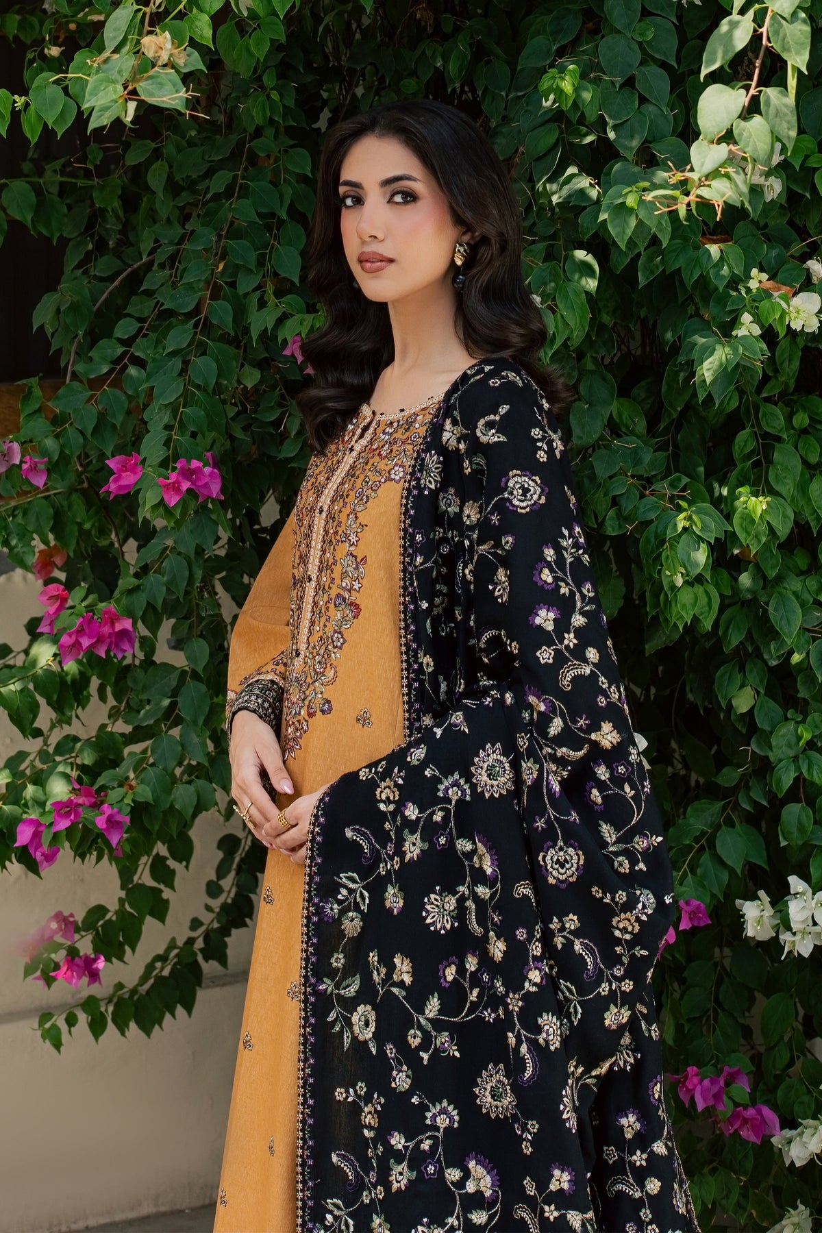 Zaar 3Pc - Embroidered Karandi Pret