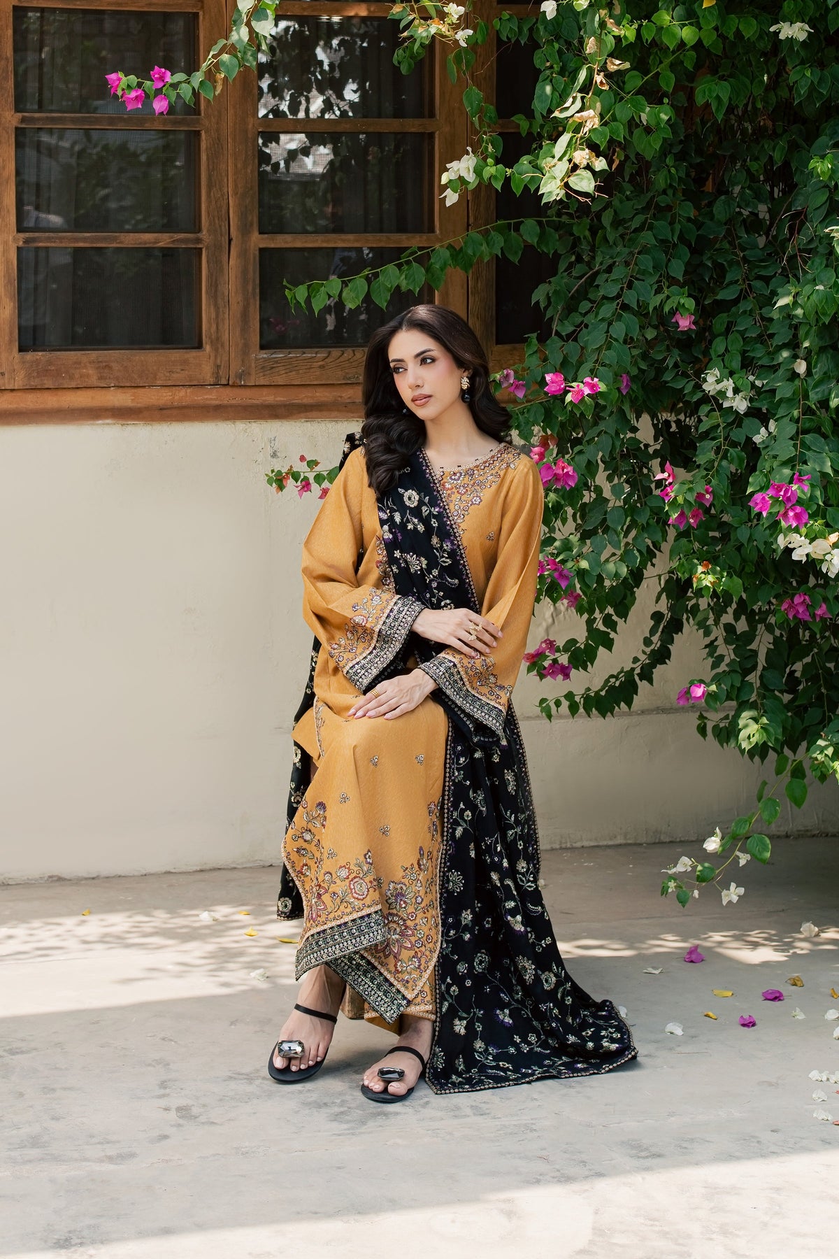 Zaar 3Pc - Embroidered Karandi Pret