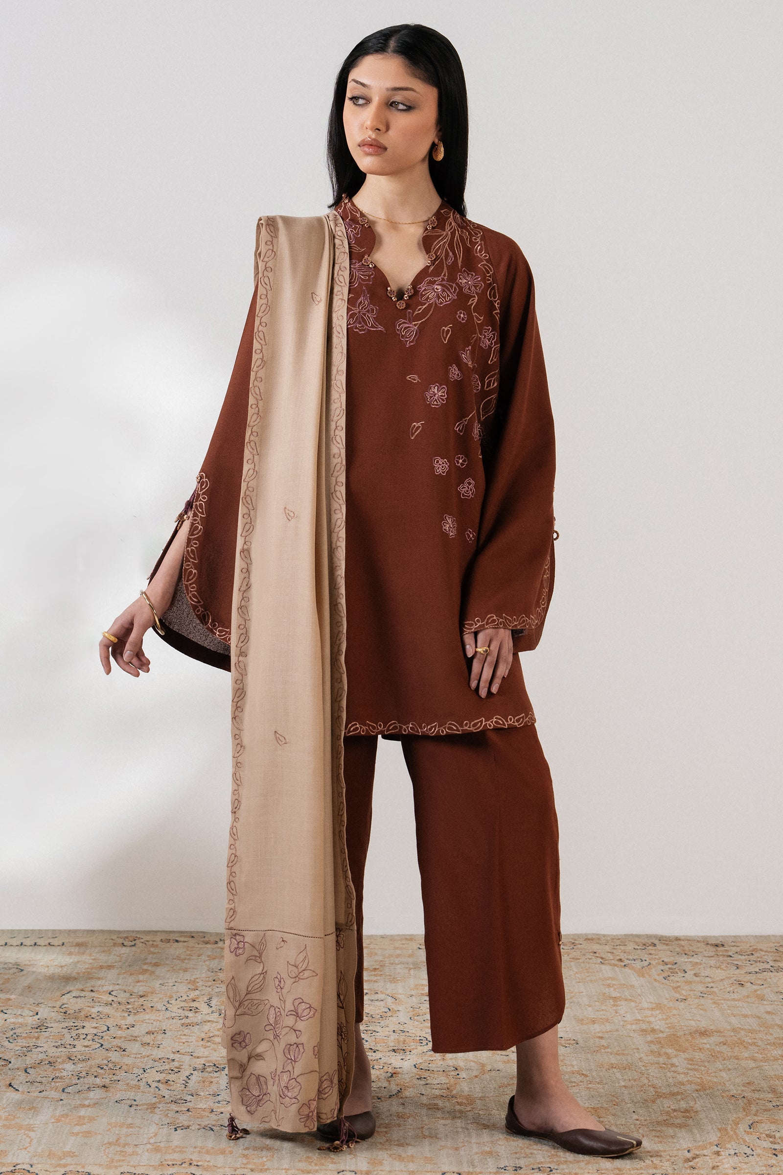 https://cdn.shopify.com/s/files/1/0081/0283/8329/files/Zaha10DEC-878.jpg?v=1766493585