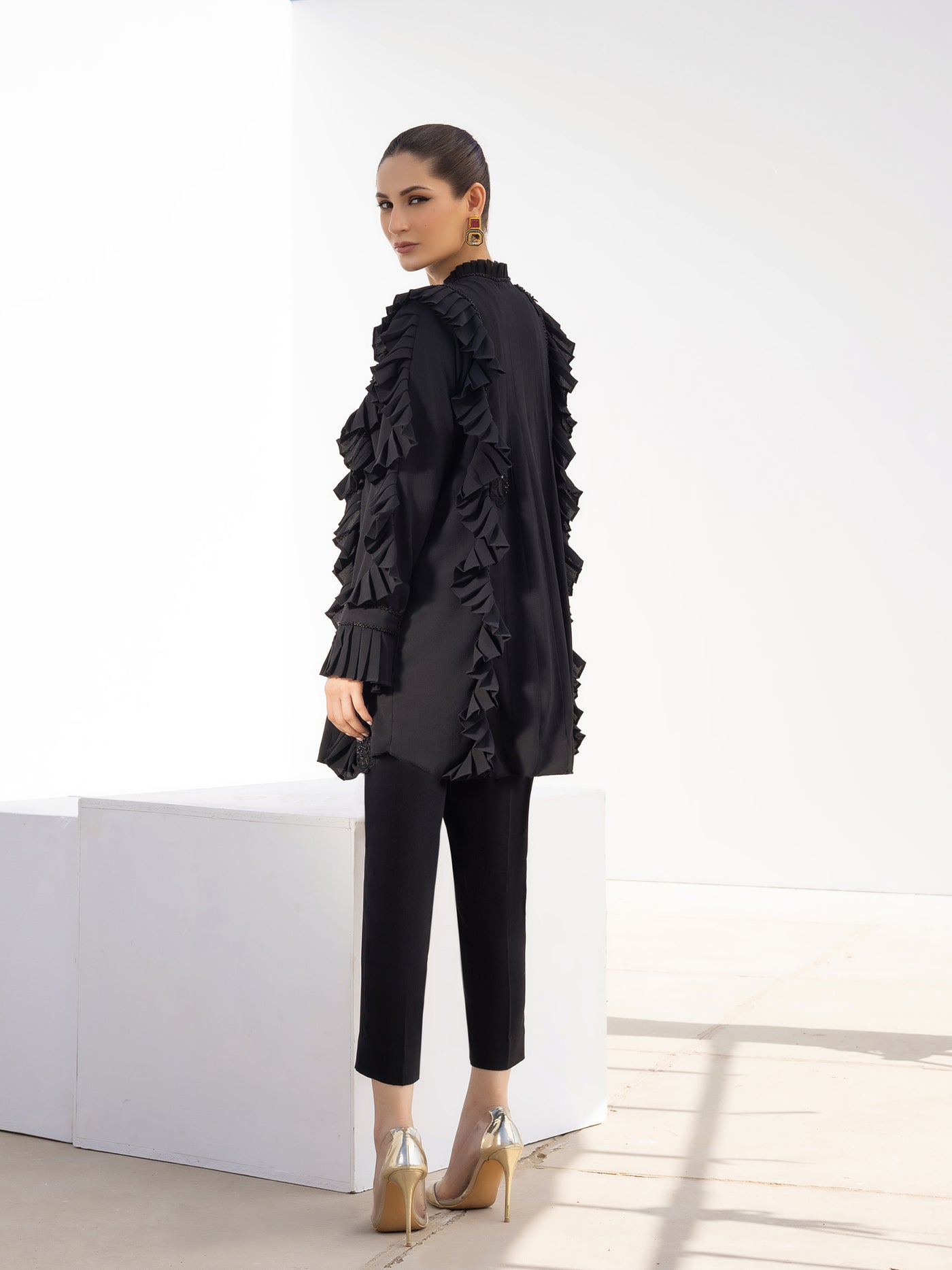https://i0.wp.com/iqa.design/wp-content/uploads/2024/01/Zoe-Black-3.jpg?fit=1920%2C2560&ssl=1