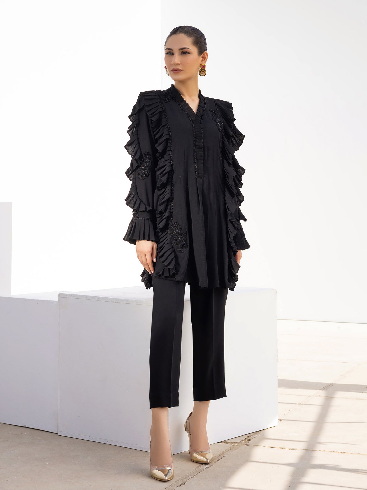 https://i0.wp.com/iqa.design/wp-content/uploads/2024/01/Zoe-Black-4.jpg?fit=1920%2C2560&ssl=1