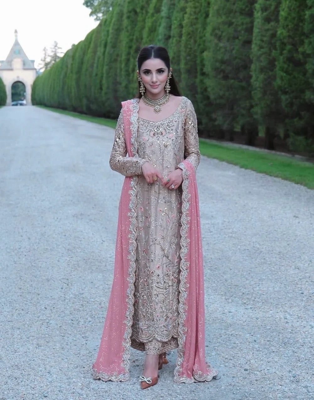 Shazia Kiyani – Champagne & Peach Style