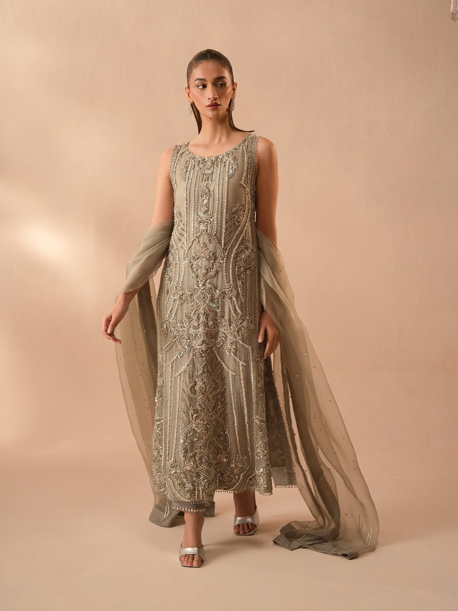 Abeera Usman – Silver Mint Style