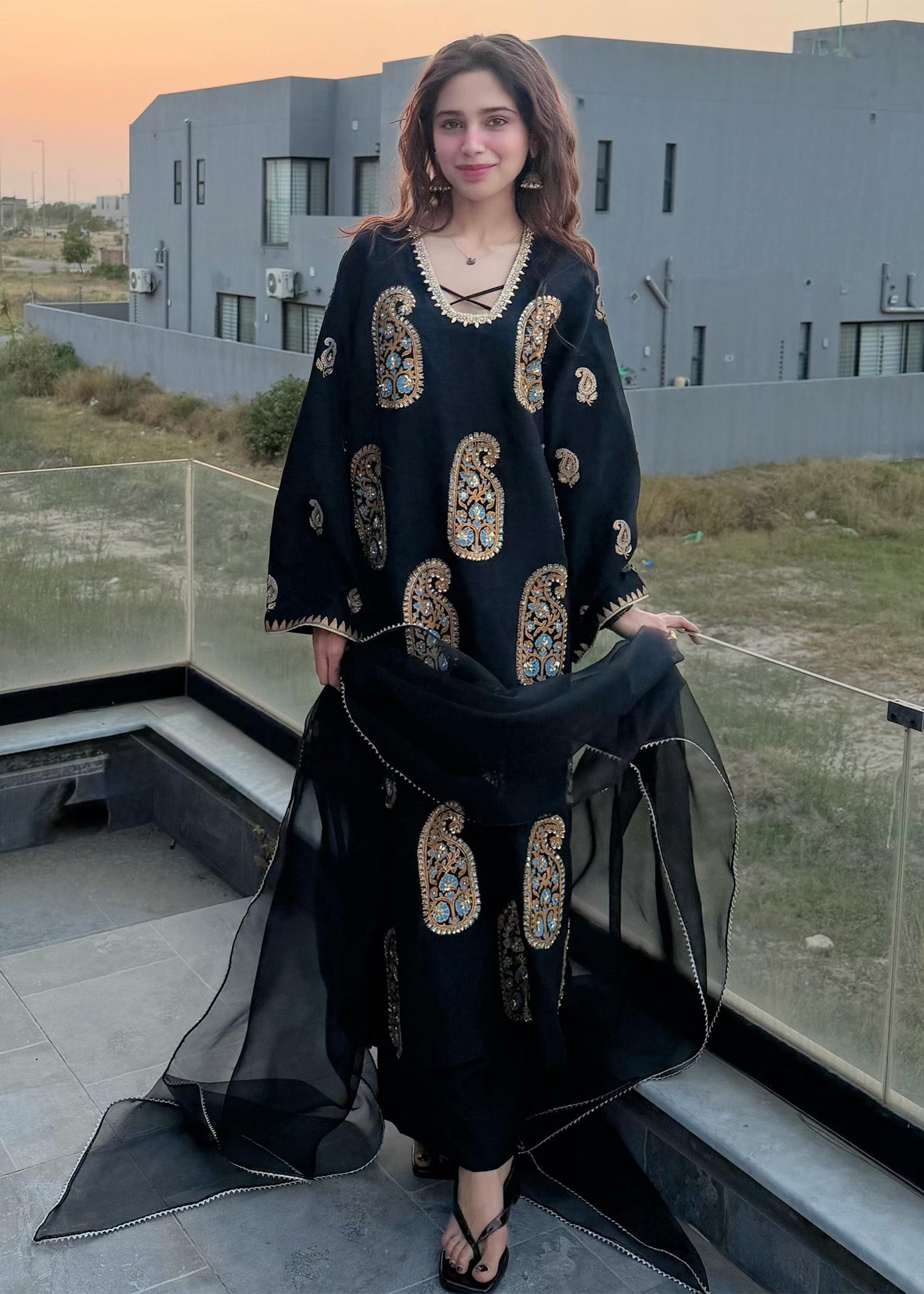 sadaf-fawad-khan-pool-68345293