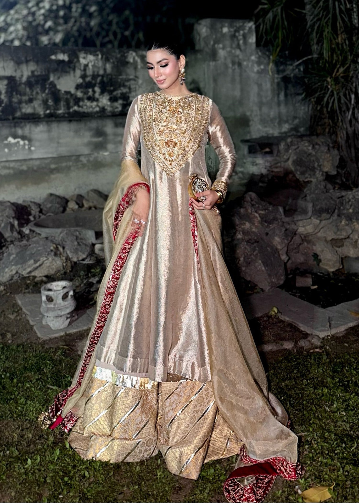 sadaf-fawad-khan-pool-71299143