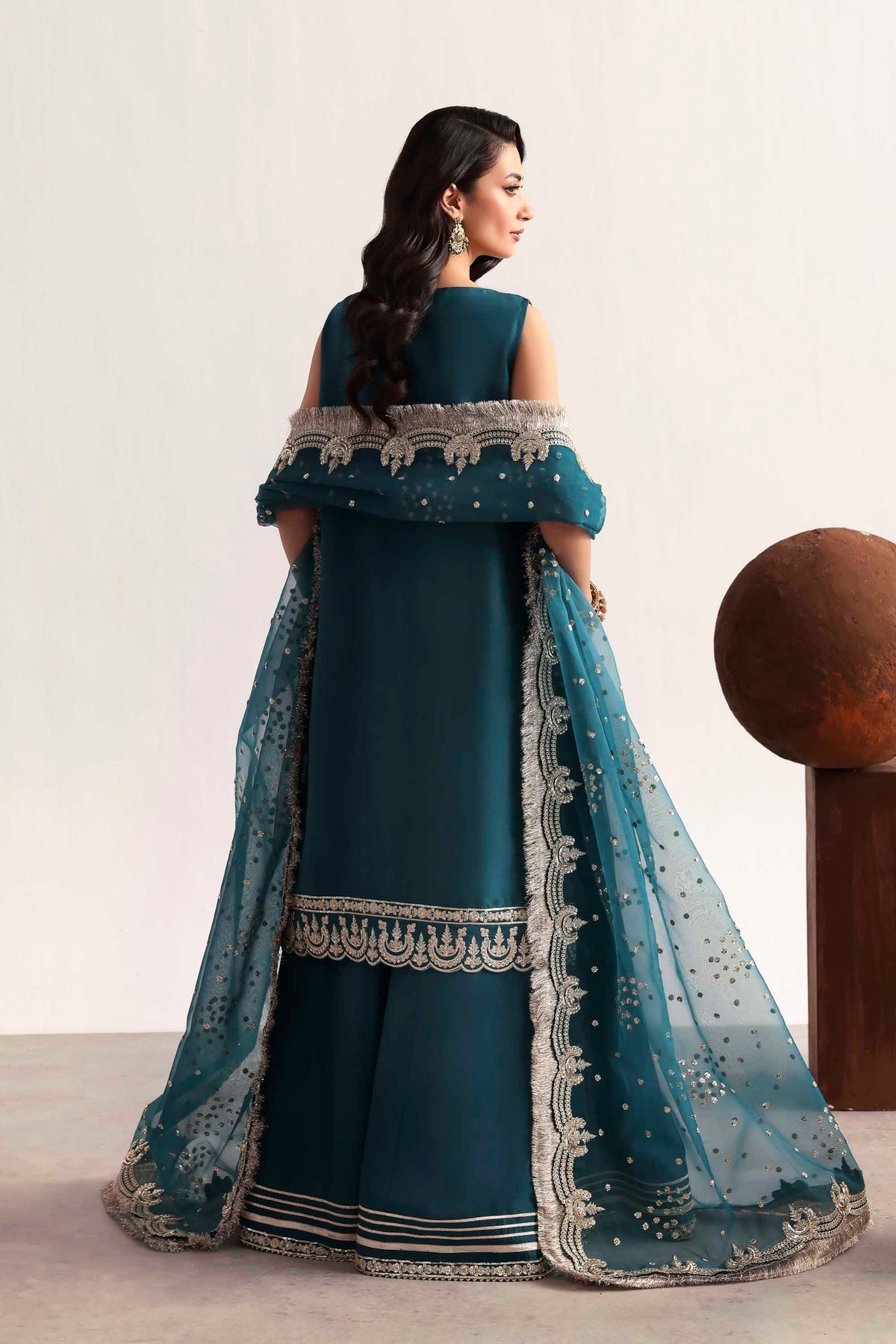 Akbar Aslam – Teal Style