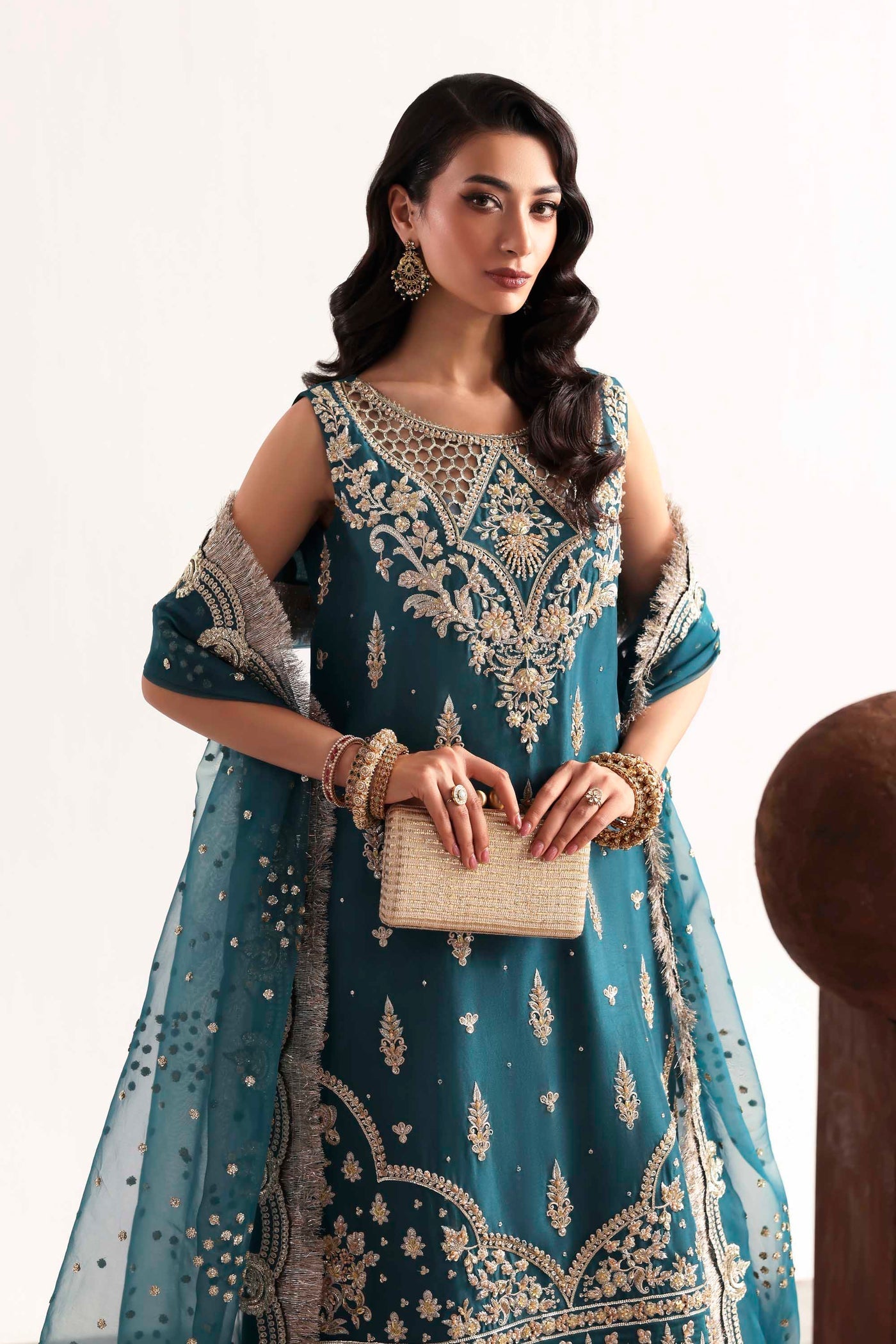 Akbar Aslam – Teal Style
