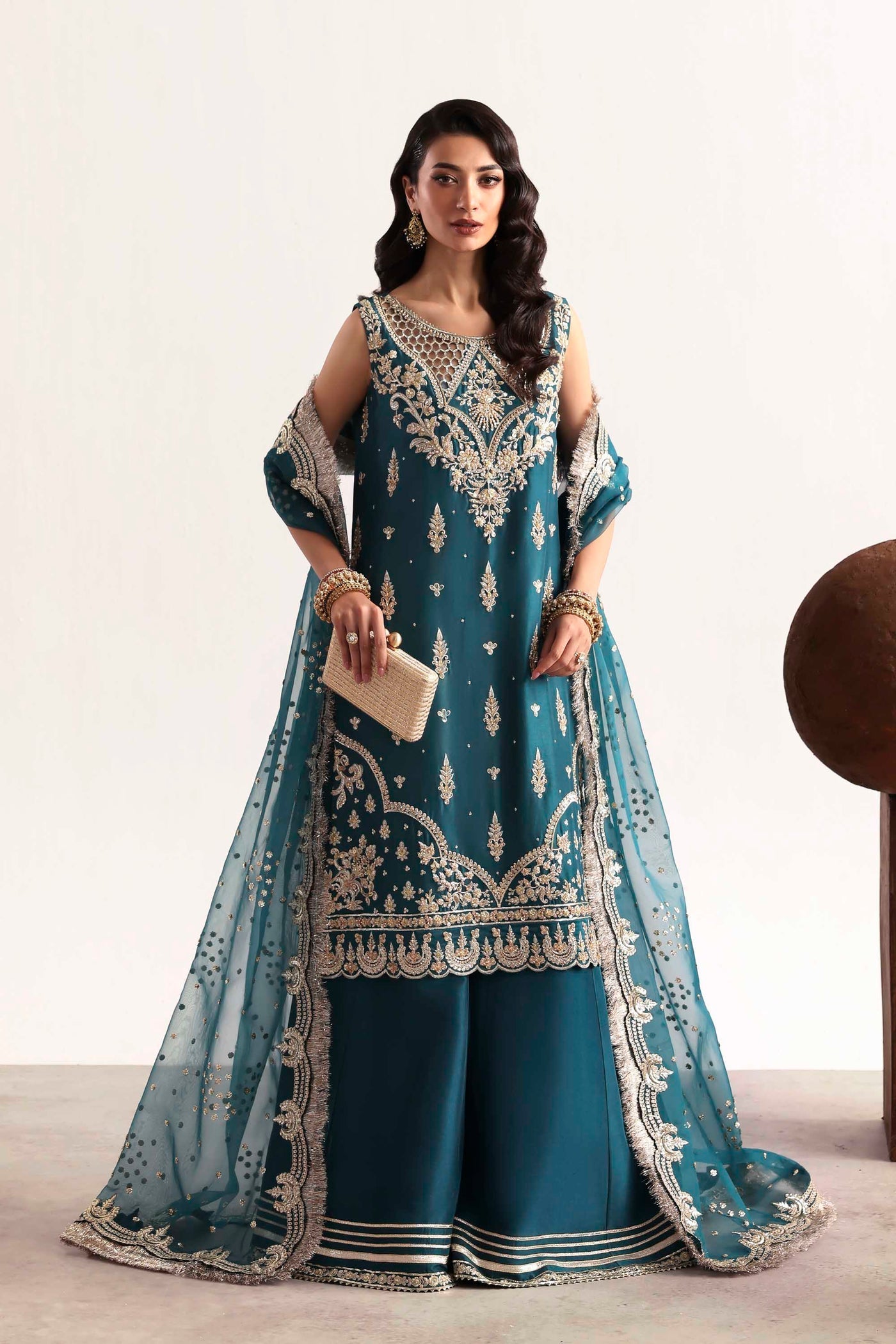Akbar Aslam – Teal Style