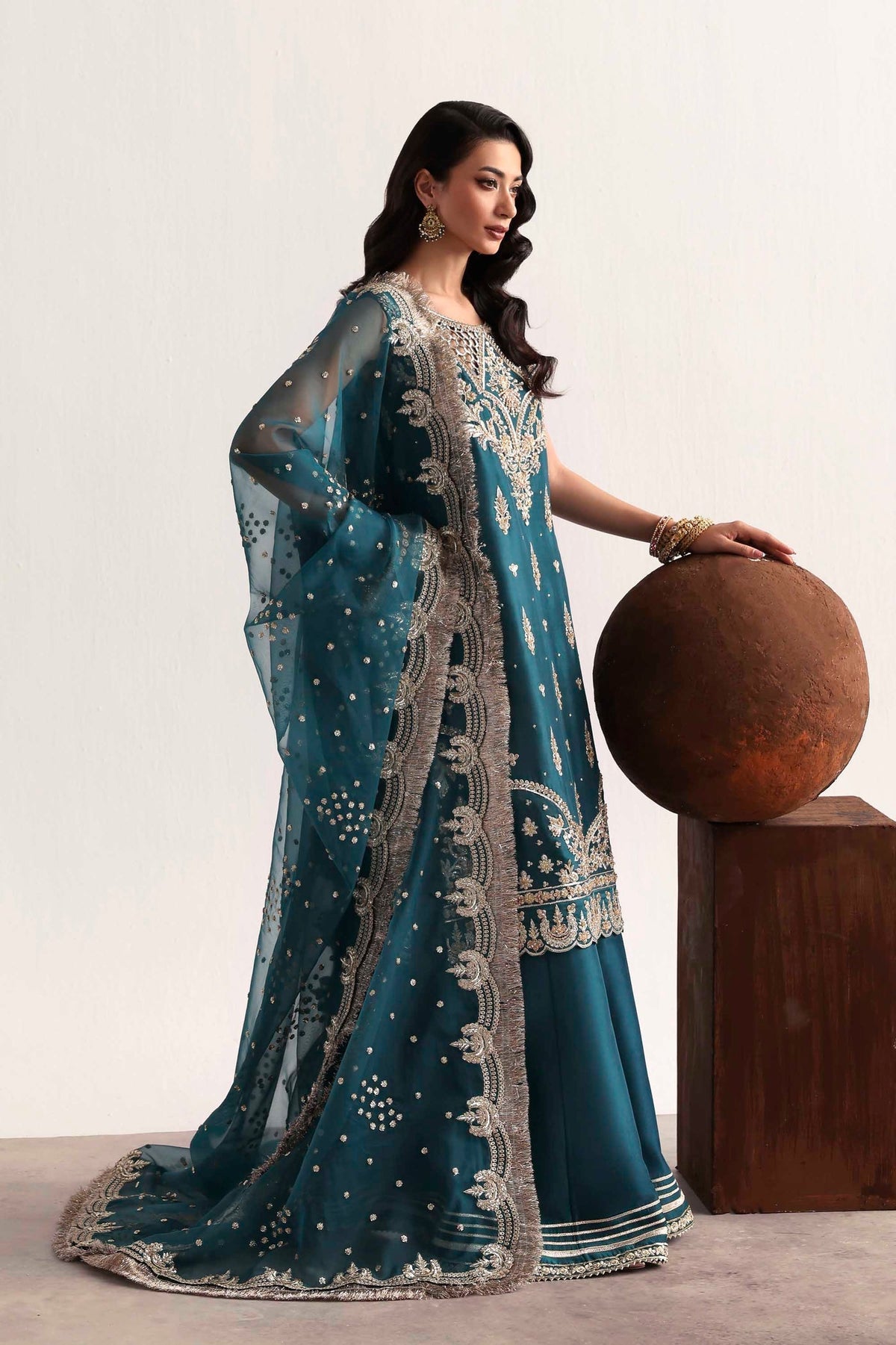Akbar Aslam – Teal Style