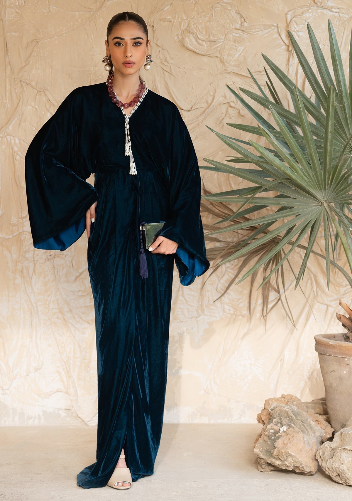 https://cdn.shopify.com/s/files/1/0676/8177/9968/products/alana1.jpg?v=1708638905