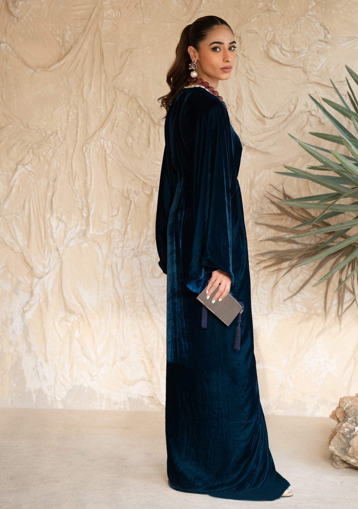 https://cdn.shopify.com/s/files/1/0676/8177/9968/products/alana3.jpg?v=1708638905