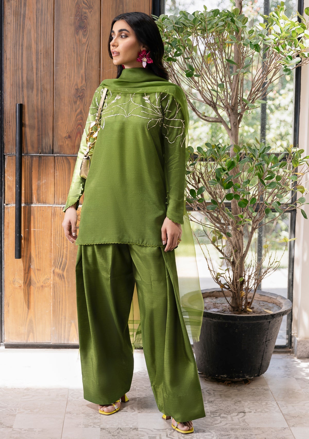 https://cdn.shopify.com/s/files/1/0676/8177/9968/files/alanao2.jpg?v=1715843997