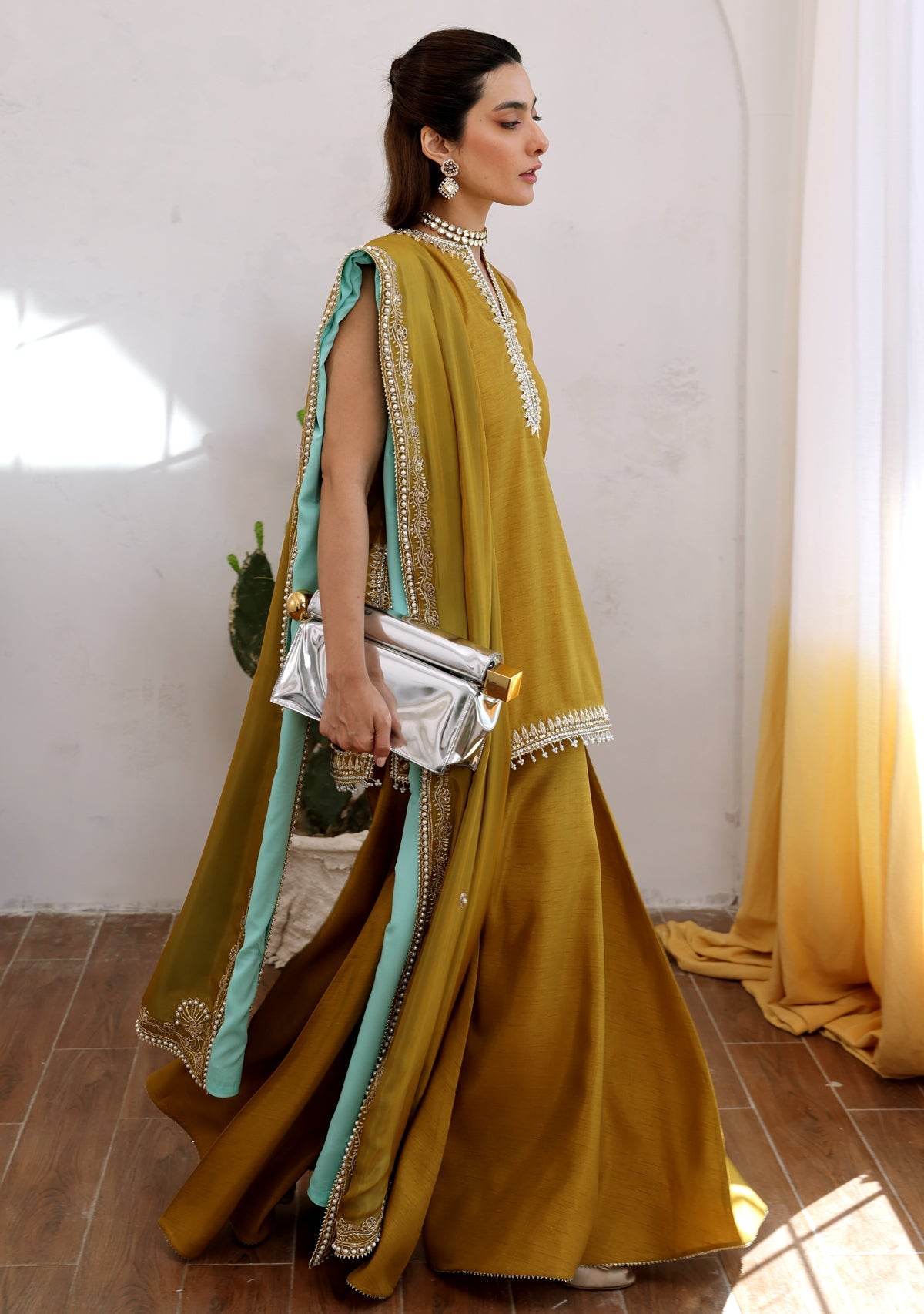https://cdn.shopify.com/s/files/1/0676/8177/9968/files/aliyeh4.jpg?v=1719648528