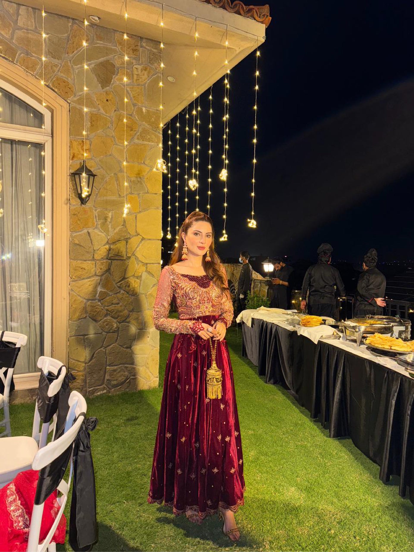 https://cdn.shopify.com/s/files/1/0523/4327/5696/files/amie-velvet-maroon-dress-mysie-1.jpg?v=1761225521