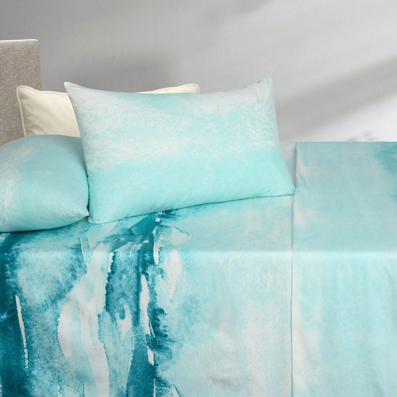 https://cdn.shopify.com/s/files/1/0706/3253/8159/files/aqua_ombre_sheetset_002.jpg?v=1758373467