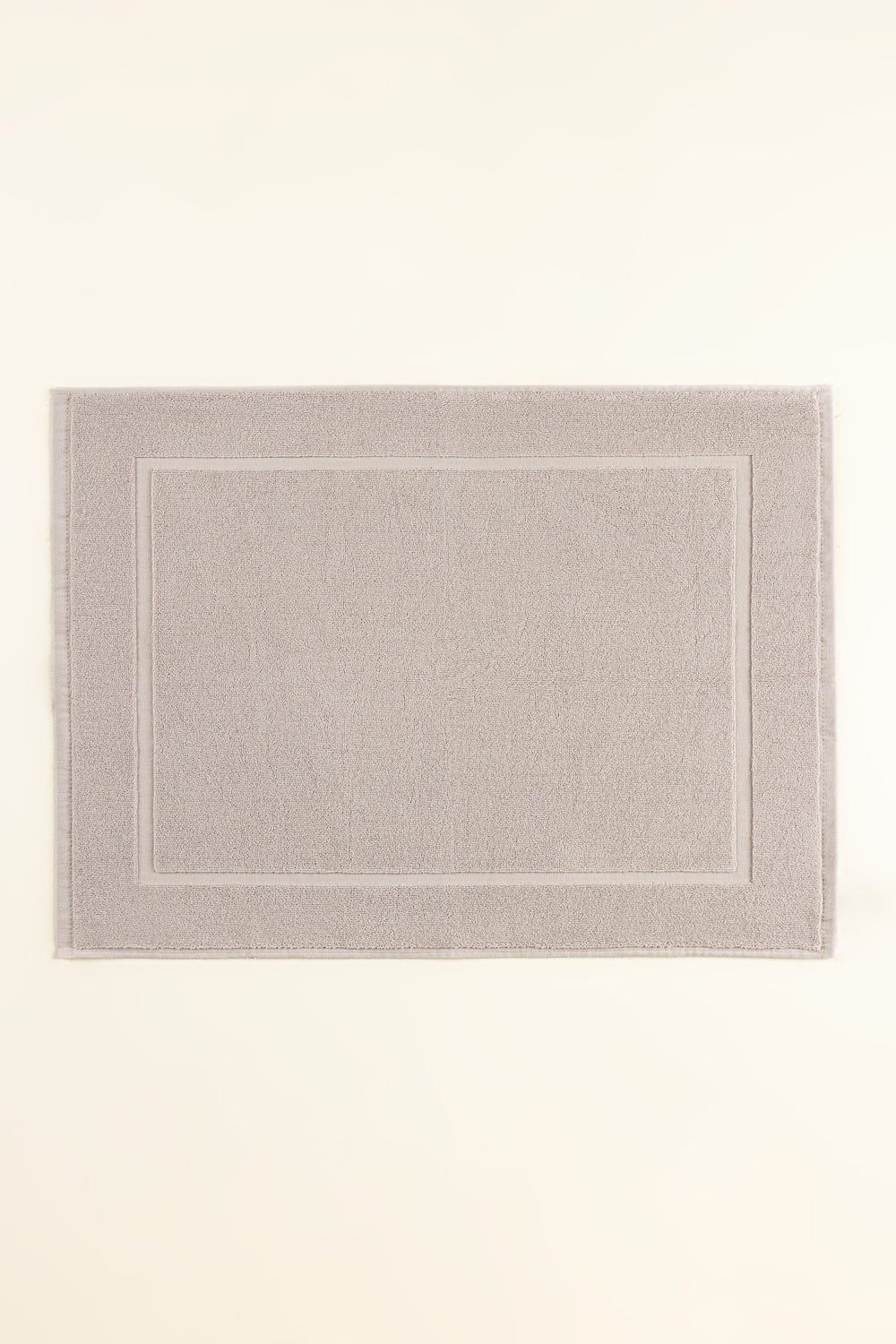 https://cdn.shopify.com/s/files/1/0706/3253/8159/files/ash-lilac-terry-bath-mat-gulahmed-front._1.jpg?v=1758373779