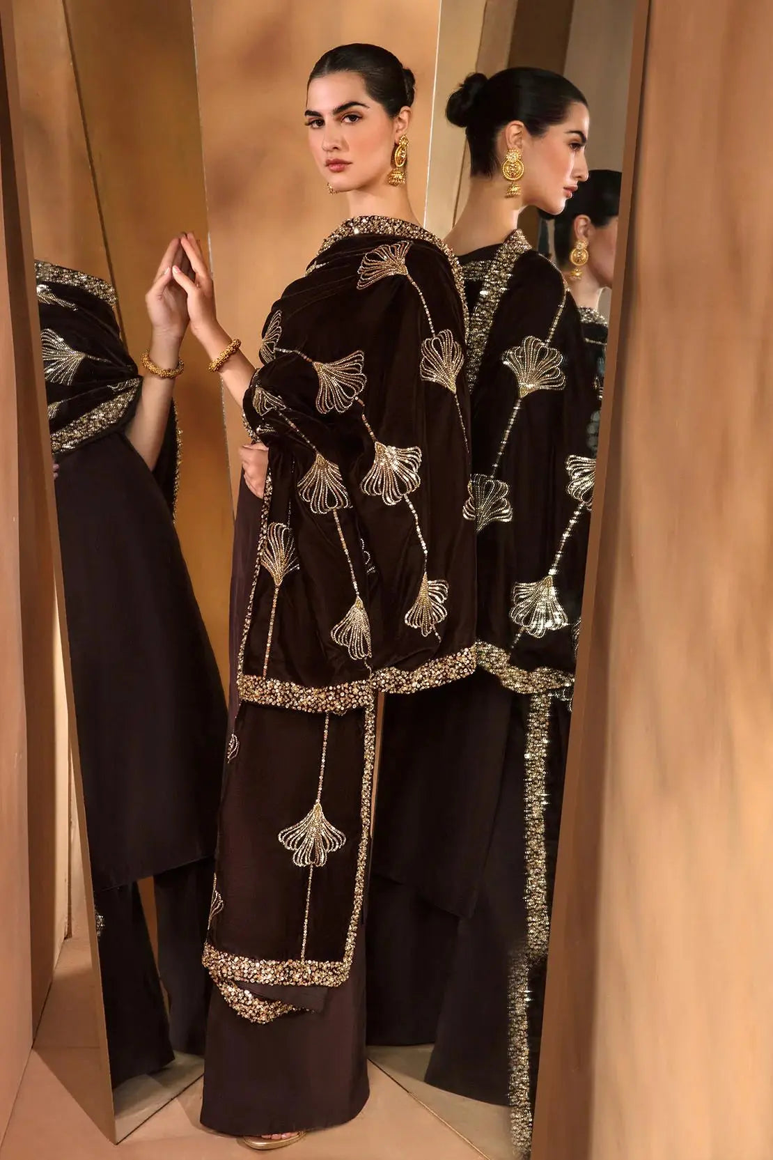 https://cdn.shopify.com/s/files/1/0923/1931/8403/files/aura-by-alizay-saad-180009_bd542617-8927-4c5b-970e-aa692cf9c7c9.jpg?v=1756725202