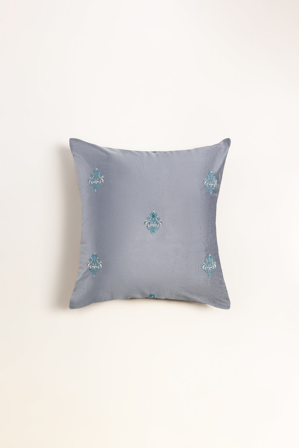 Vec -016 Velvet Embroidered Cushion Cover