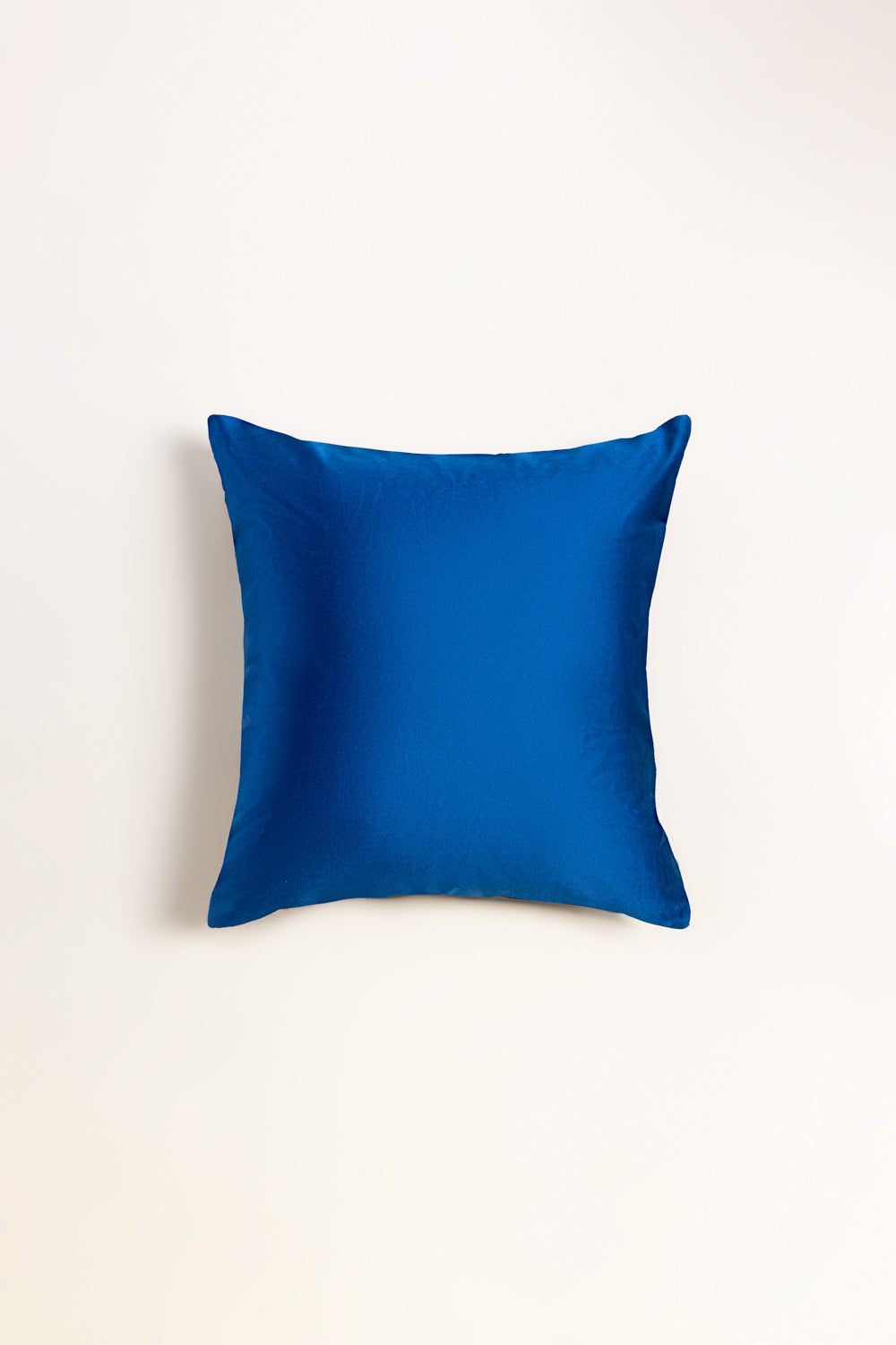 Vec -018 Velvet Embroidered Cushion Cover
